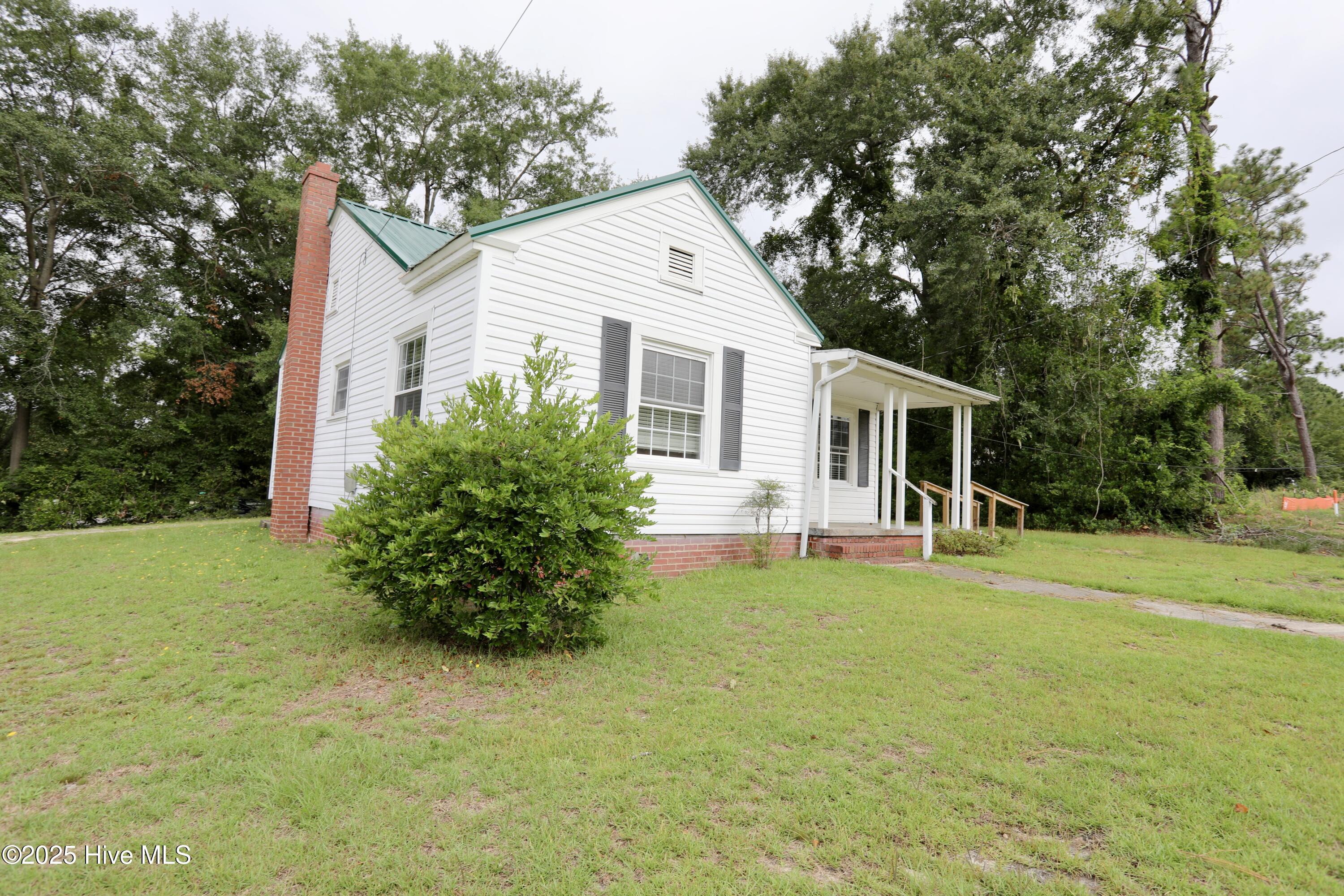 303 N Sandhills Boulevard Property Photo 1