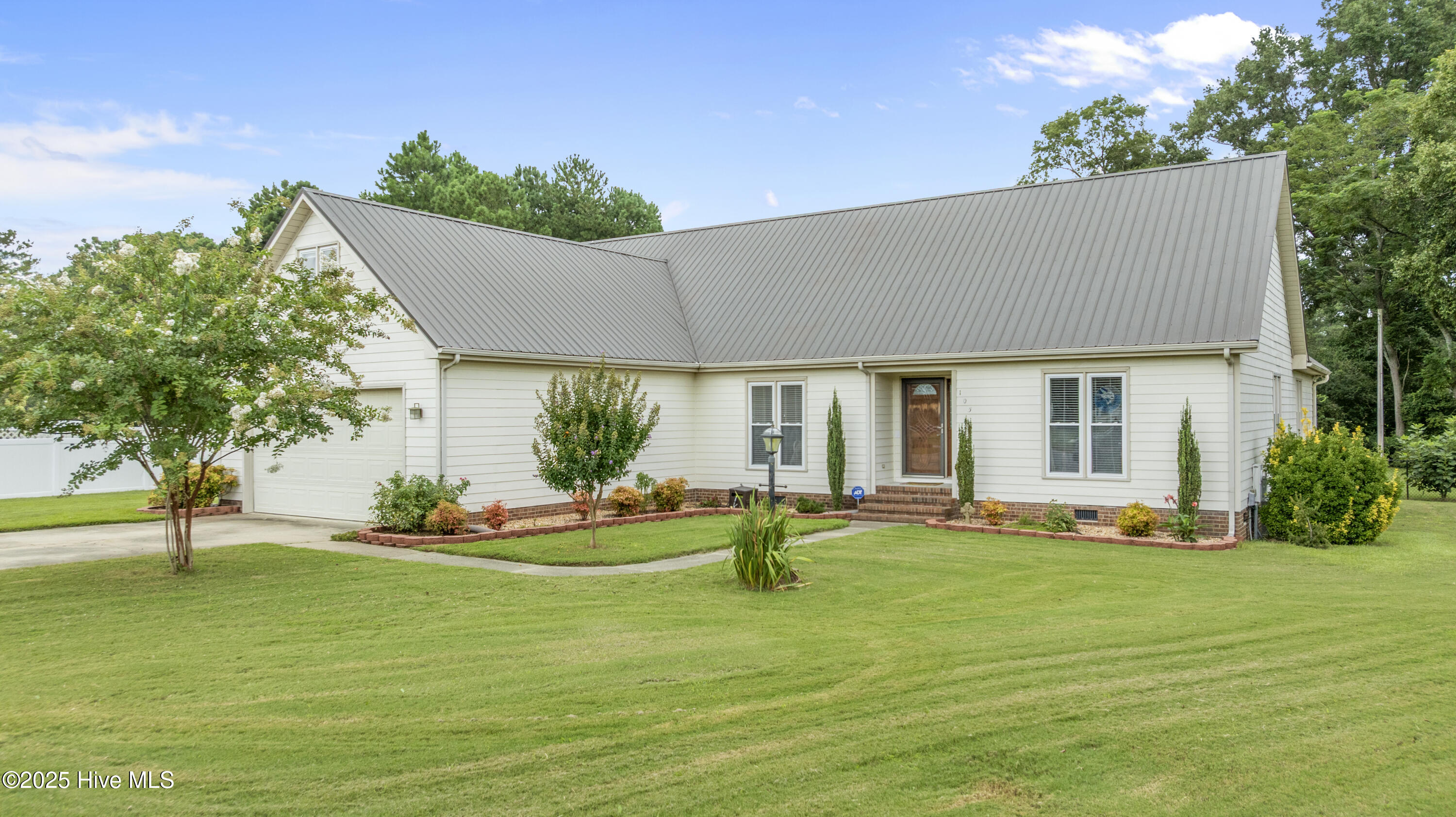 105 Debbie Drive Property Photo 1