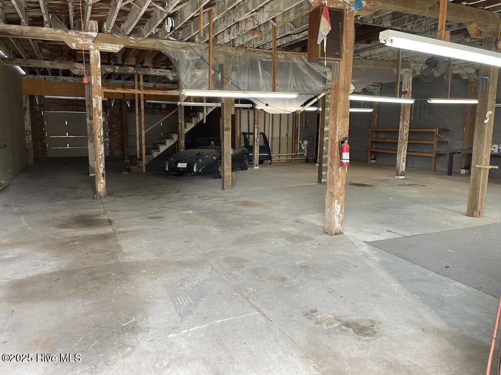904 W 3rd Street Property Photo 2