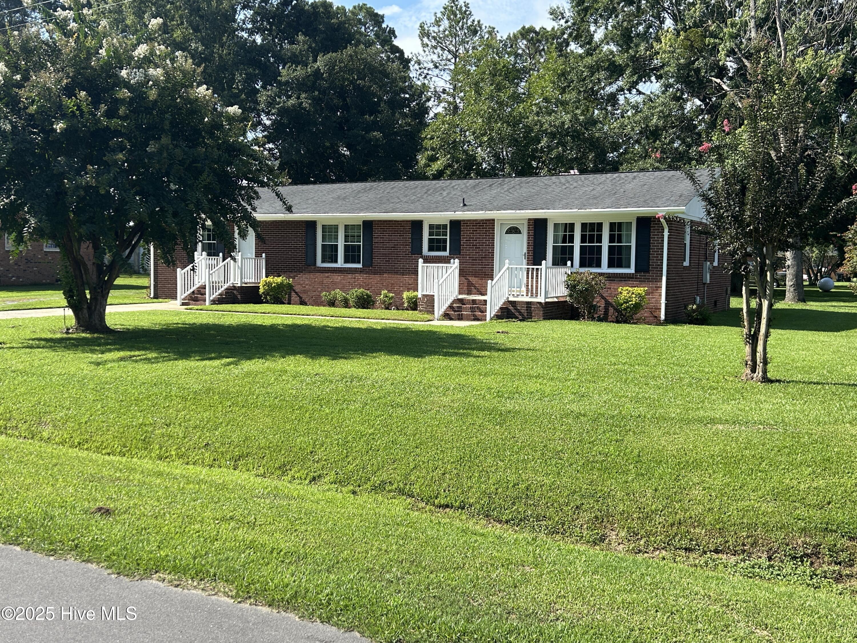 111 Colonial Drive Property Photo 1