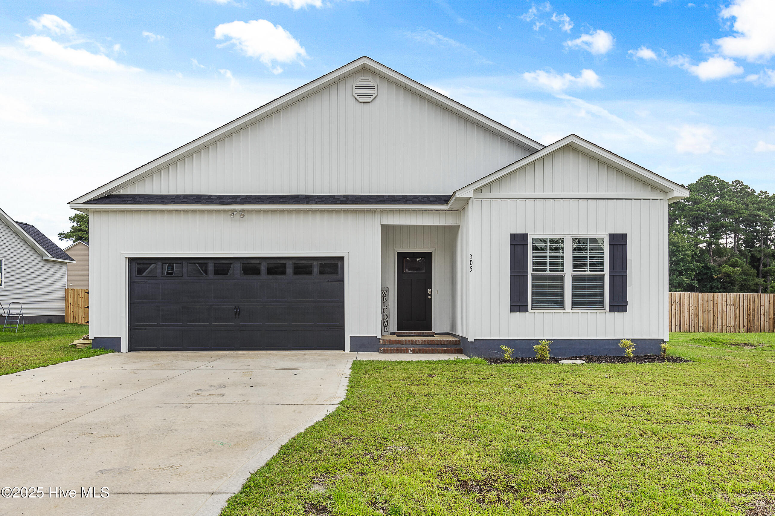 305 E Theriault Court Property Photo 1