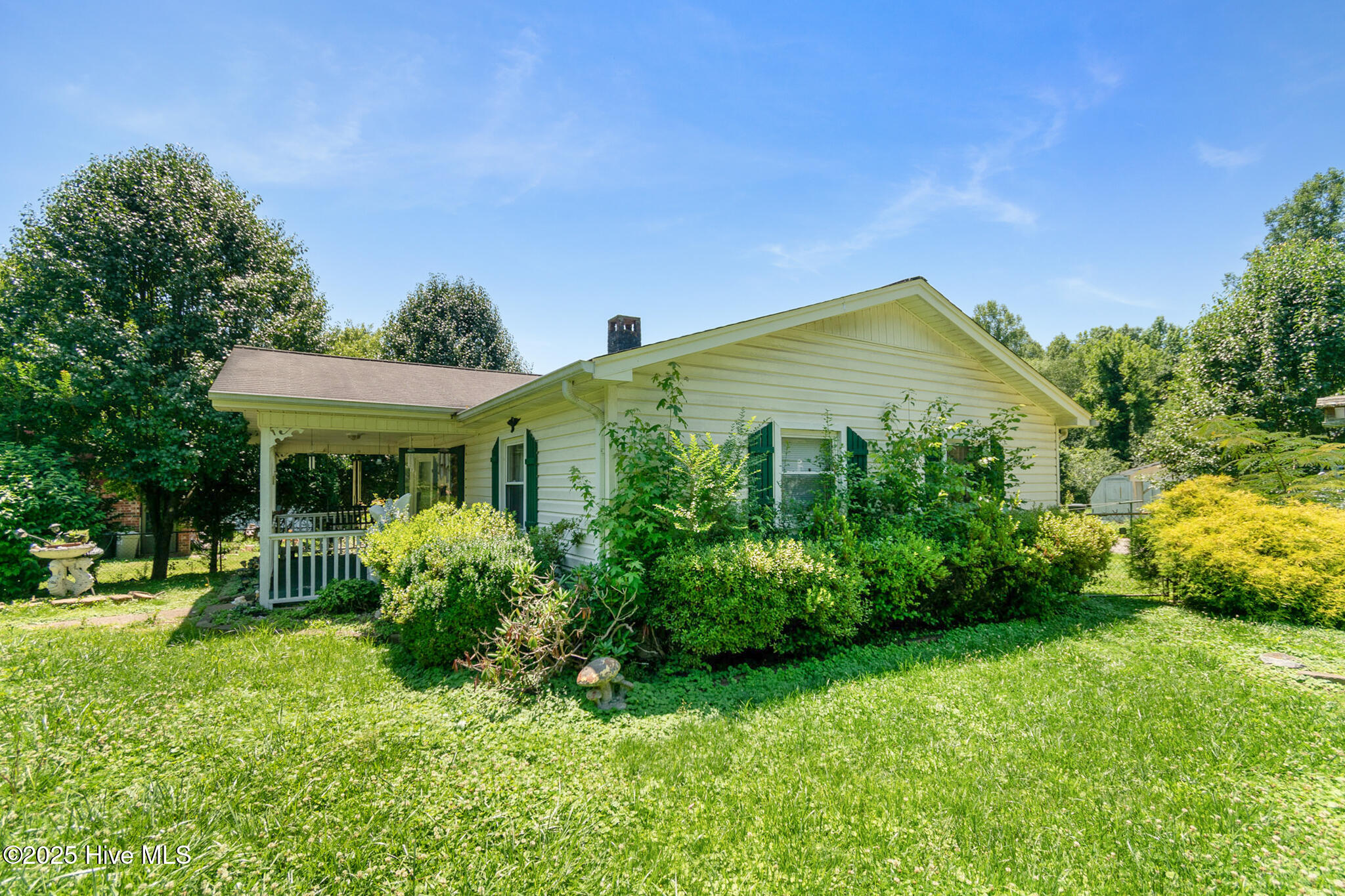 811 Queens Street Property Photo 2