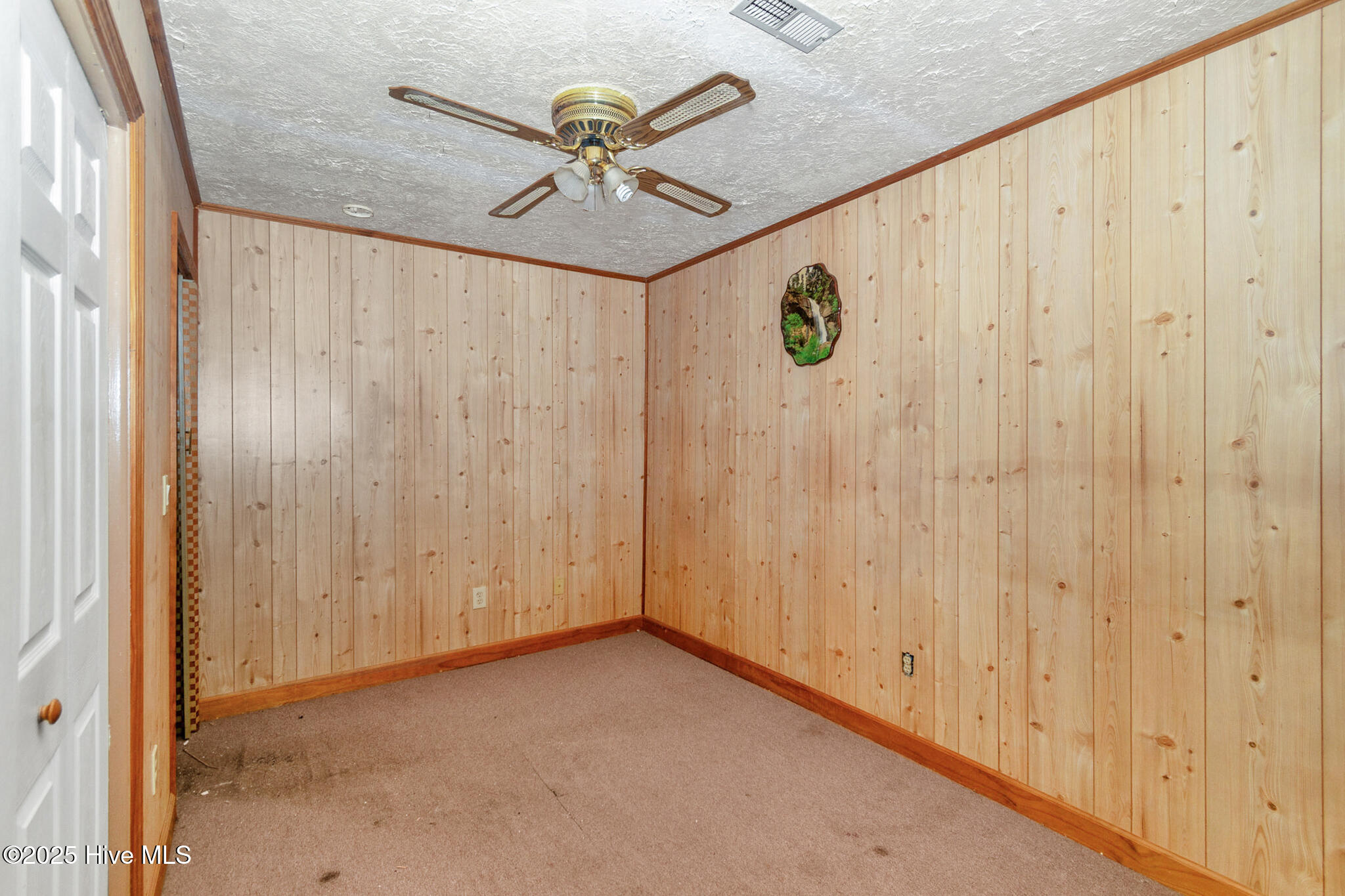 811 Queens Street Property Photo 4