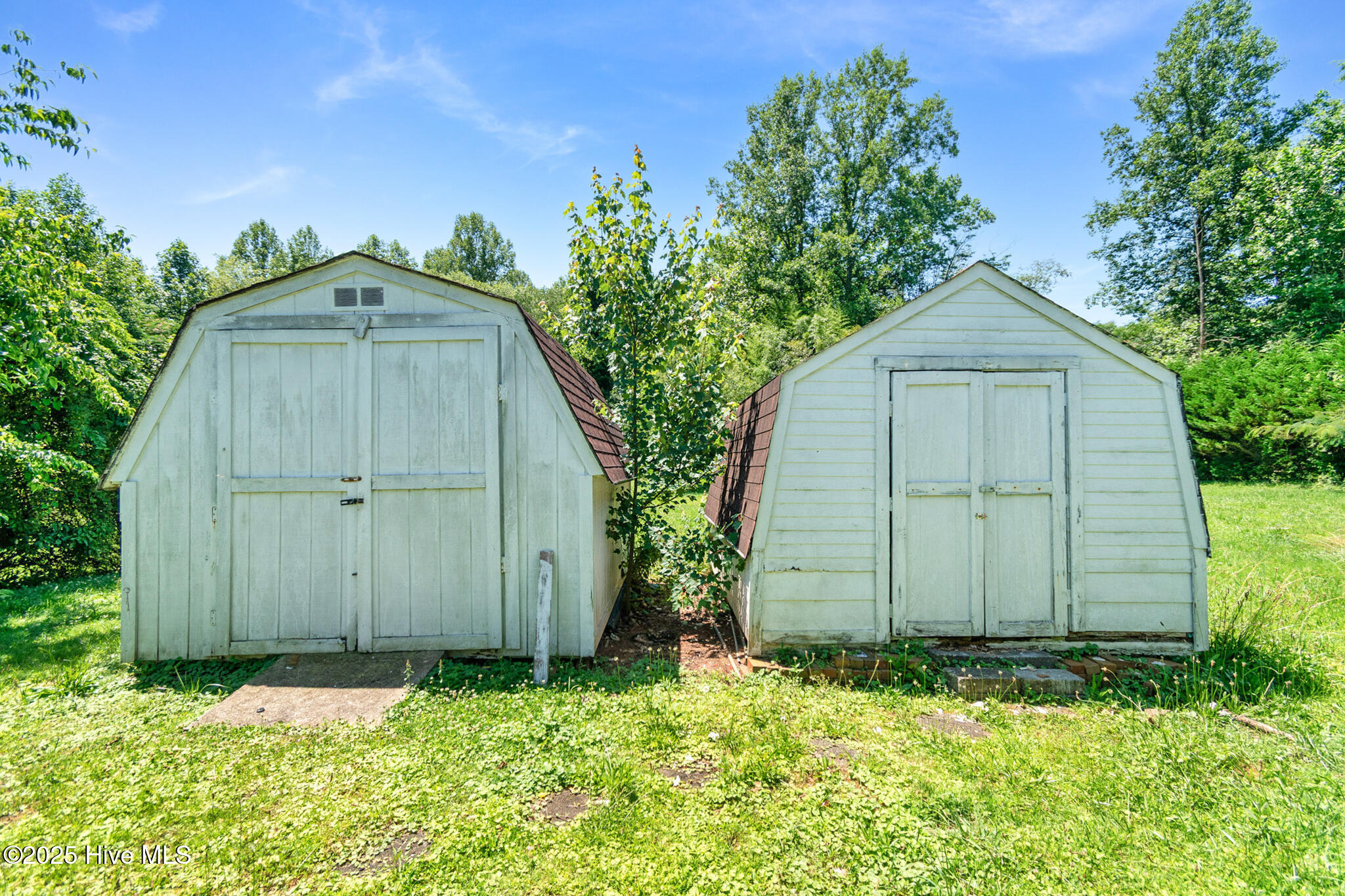 811 Queens Street Property Photo 10