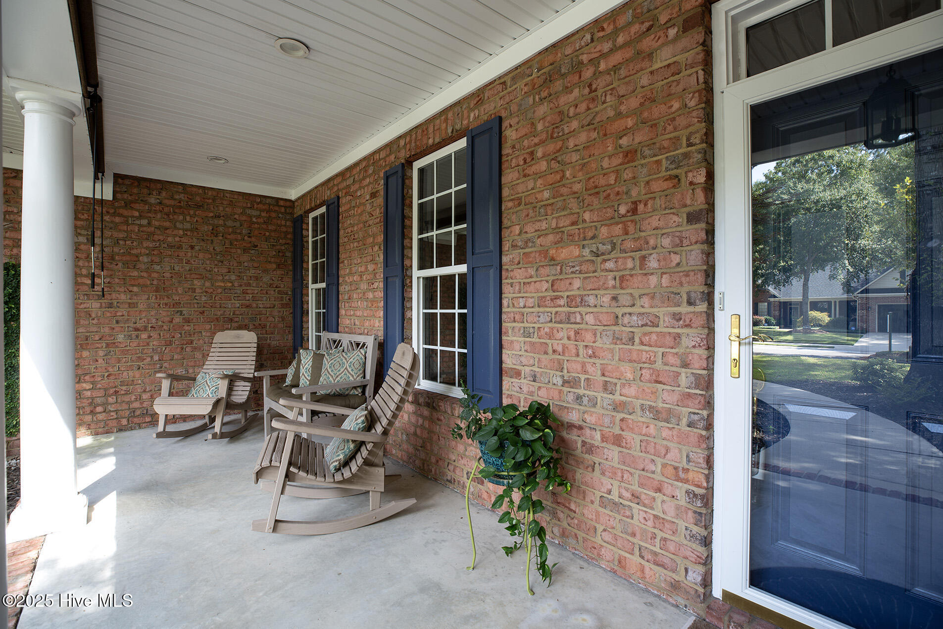 8904 Plantation Landing Drive Property Photo 6