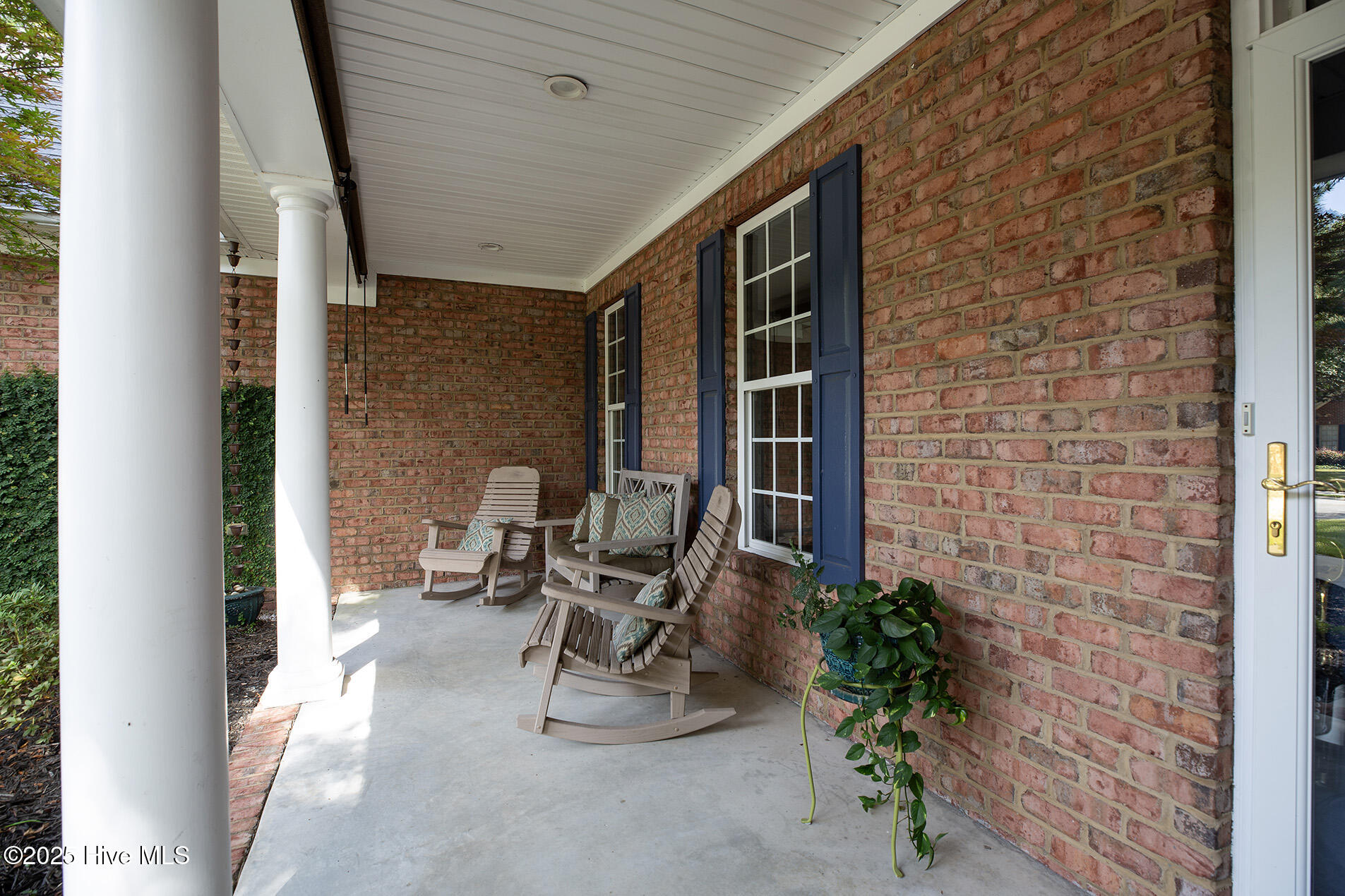 8904 Plantation Landing Drive Property Photo 7