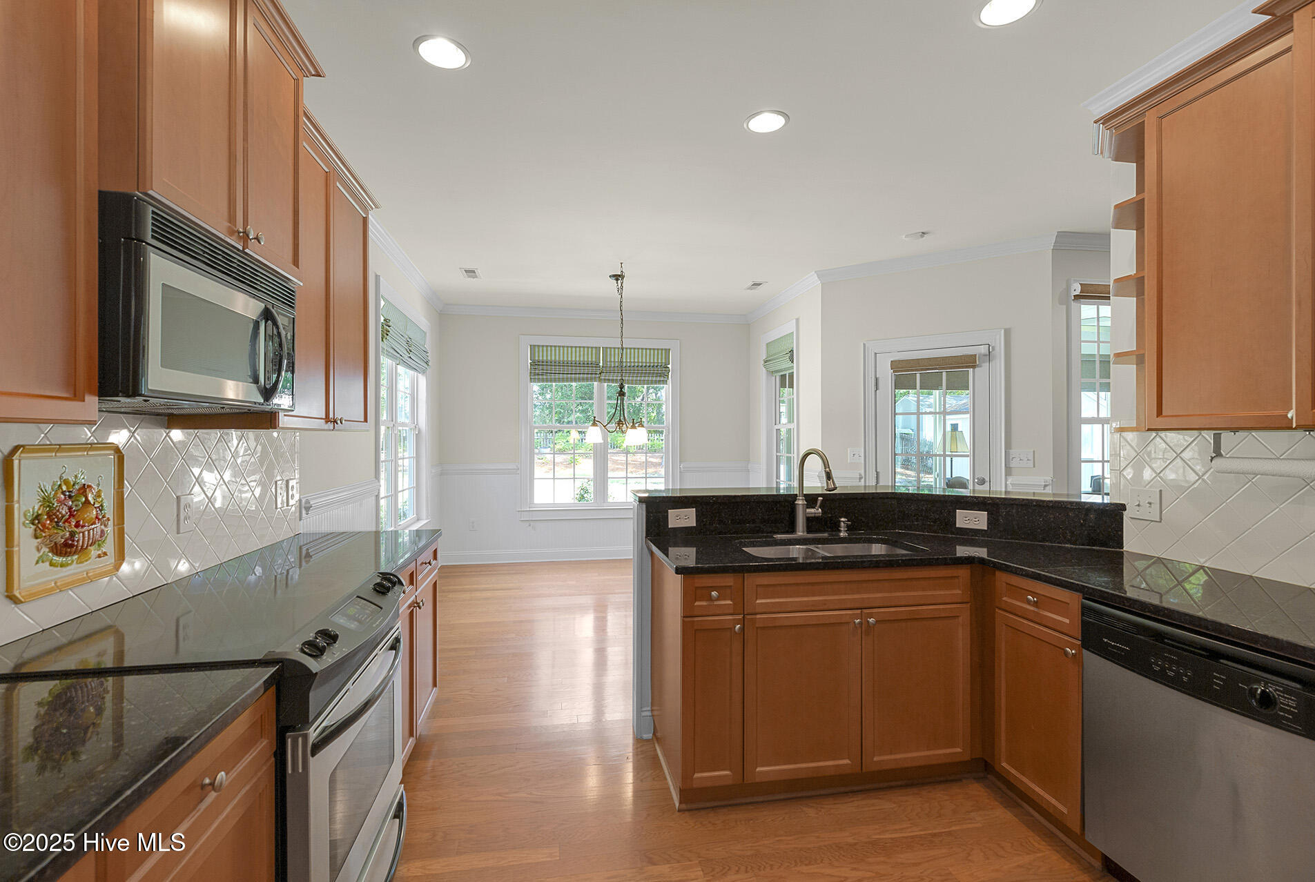 8904 Plantation Landing Drive Property Photo 21