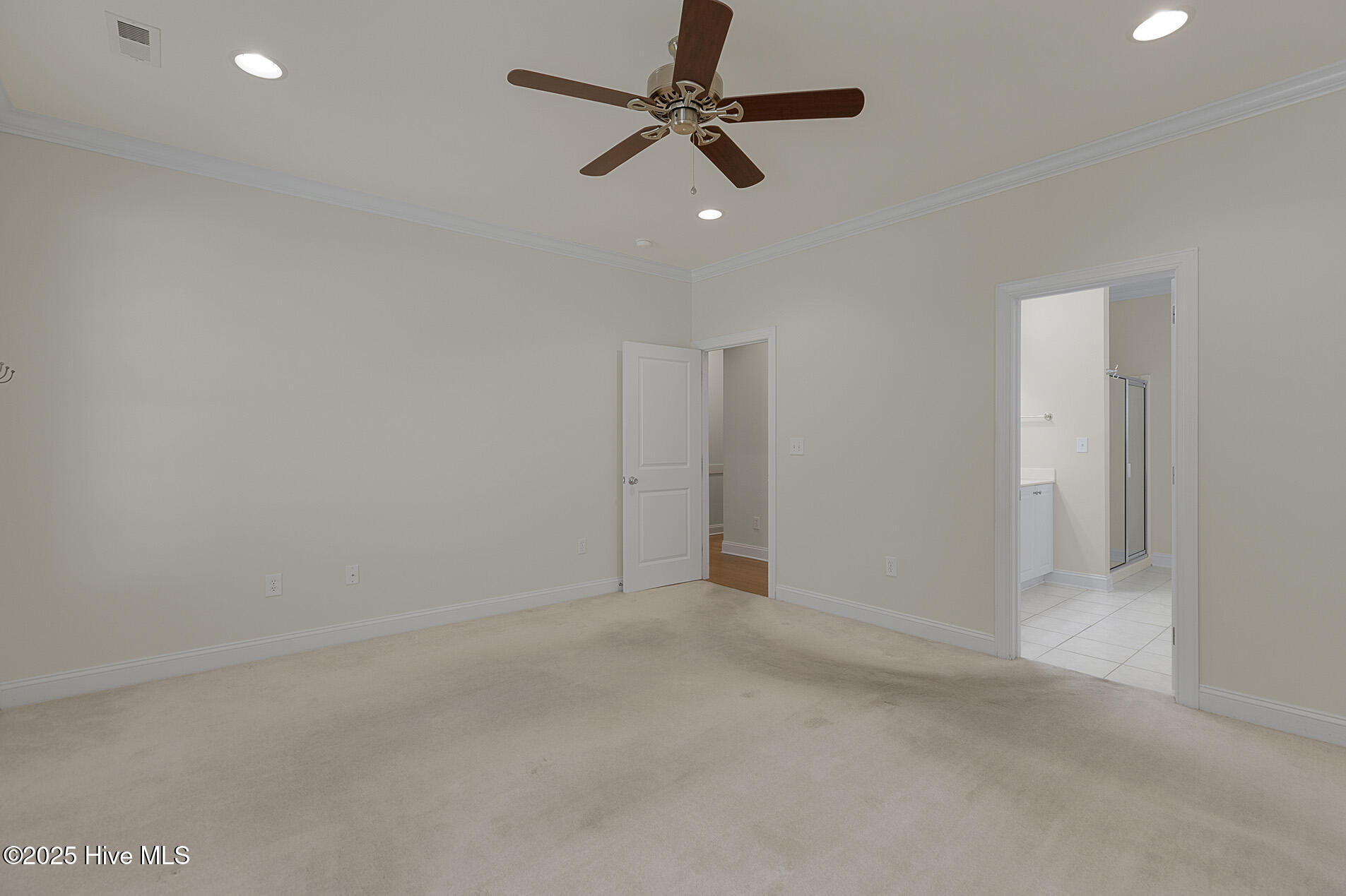 8904 Plantation Landing Drive Property Photo 25