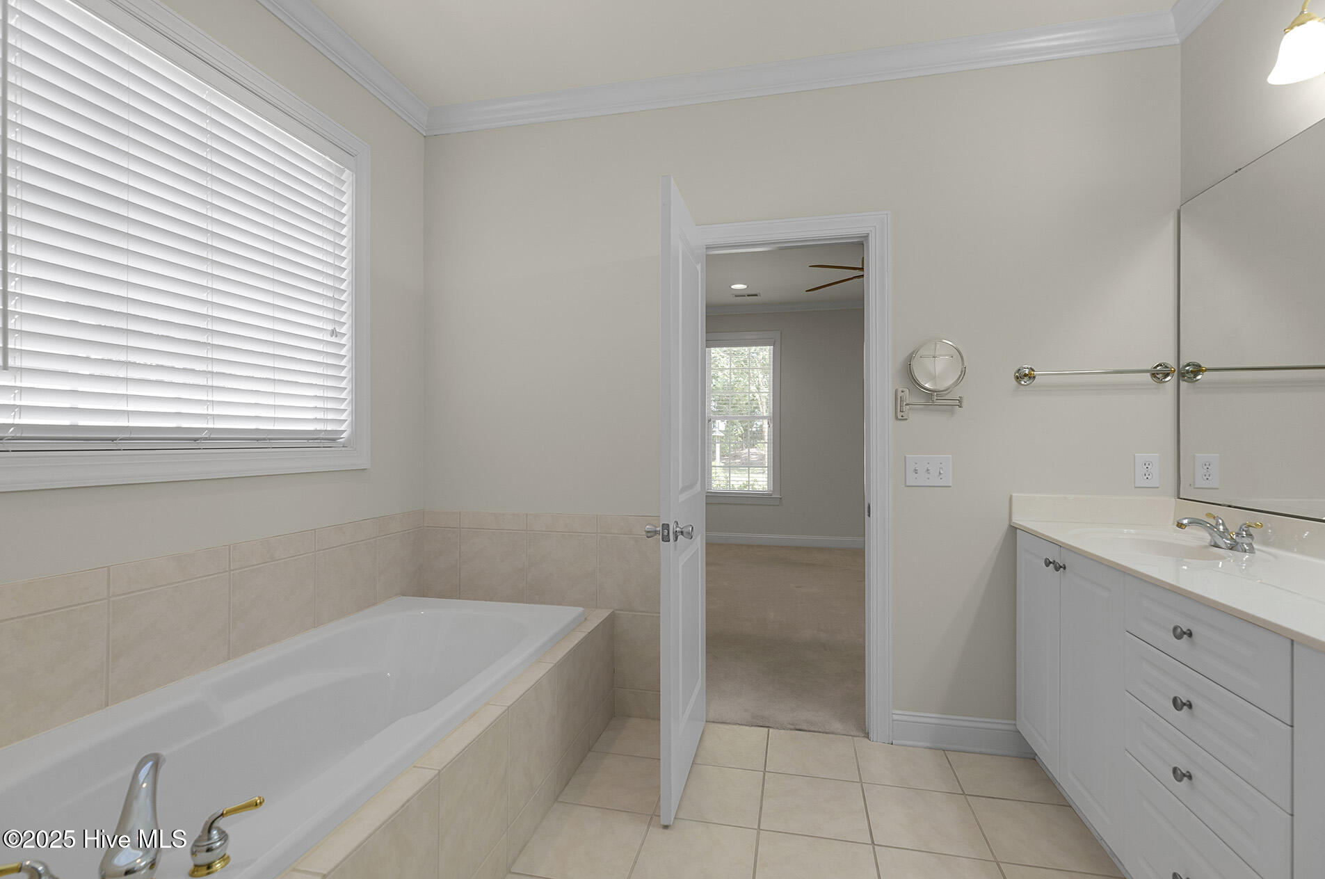 8904 Plantation Landing Drive Property Photo 27