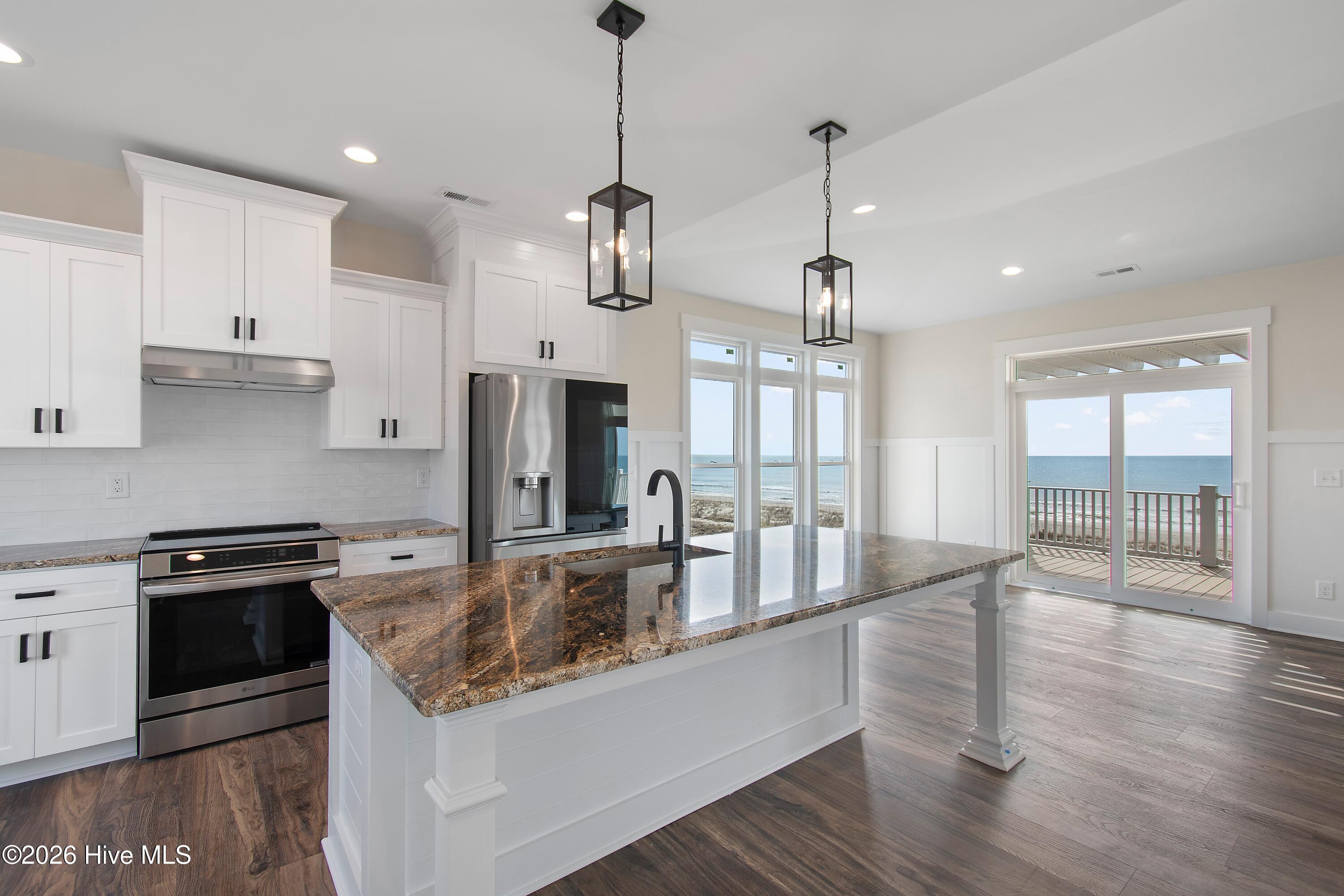 105 Ocean Boulevard W Property Photo 17