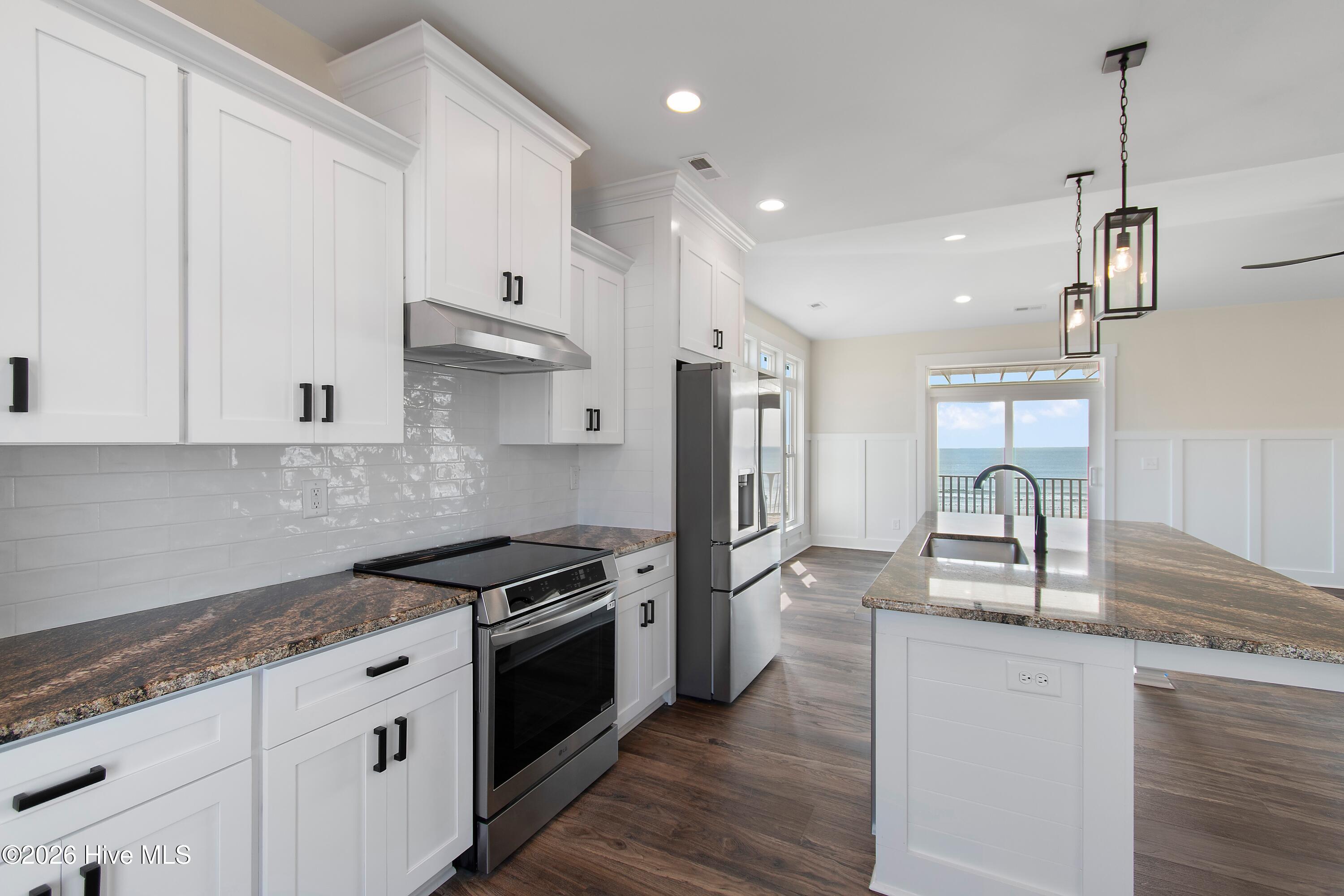 105 Ocean Boulevard W Property Photo 19