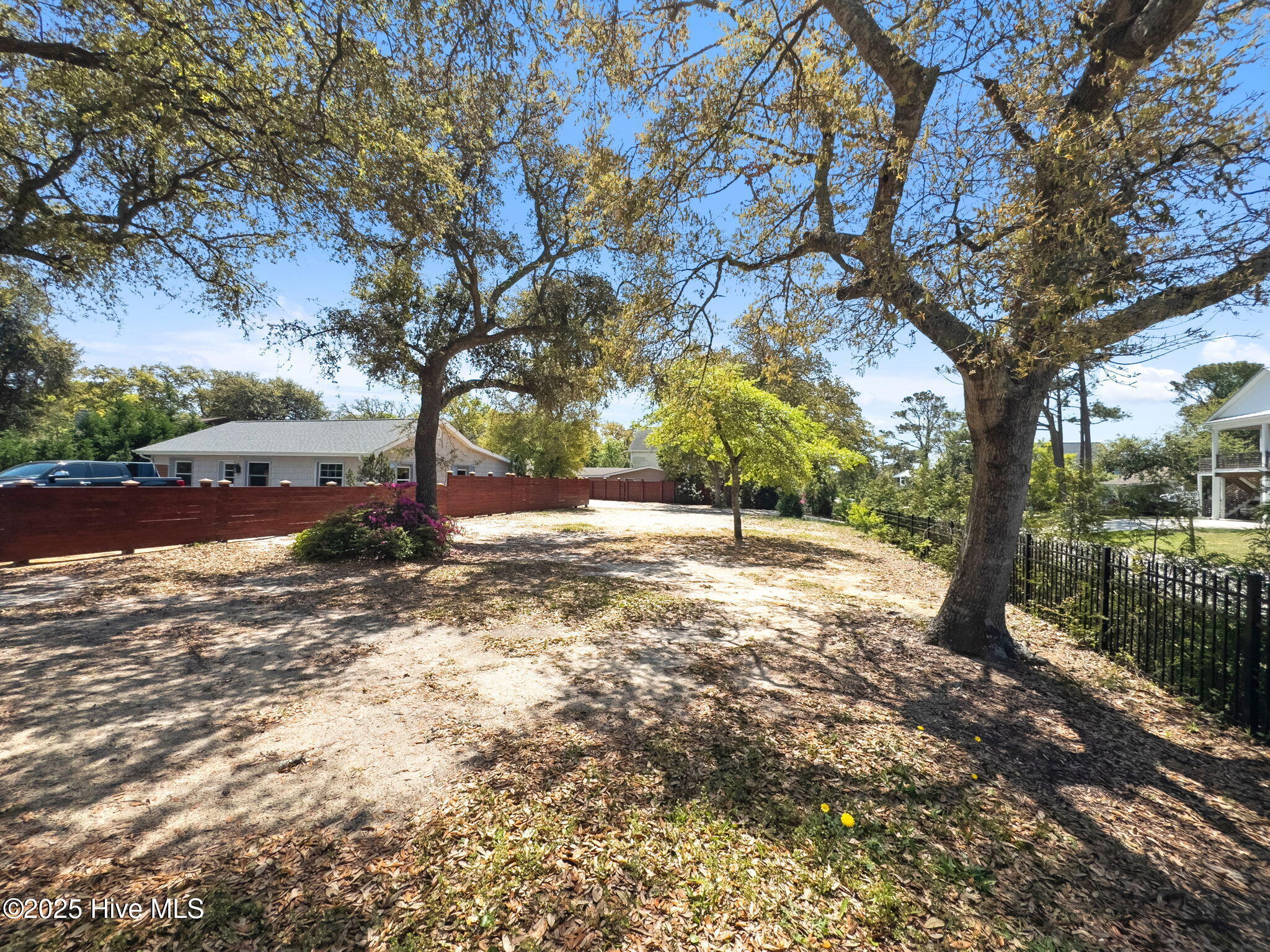 4401 E Oak Island Drive Property Photo 3