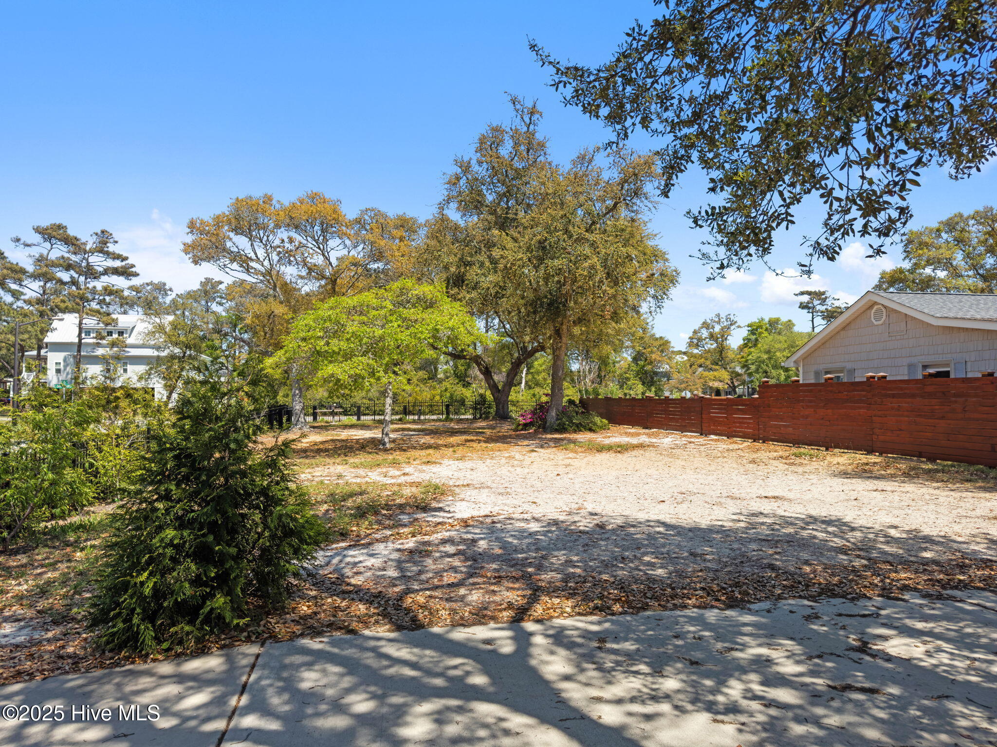 4401 E Oak Island Drive Property Photo 6