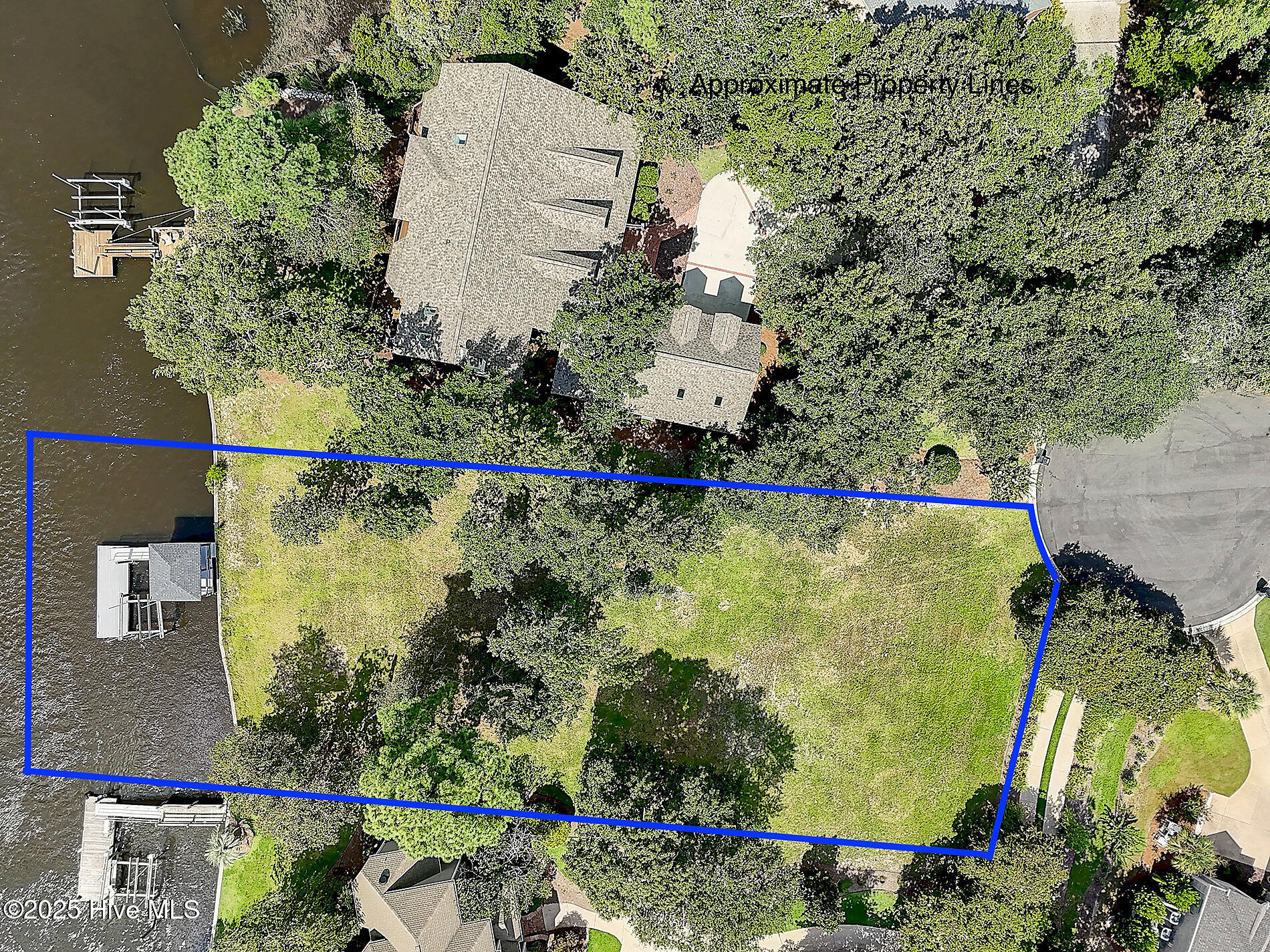 464 Herring Gull Court Property Photo 4