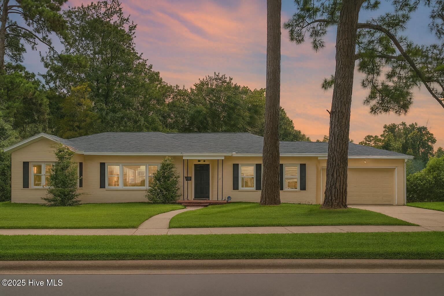 827 Colonial Drive Property Photo 1