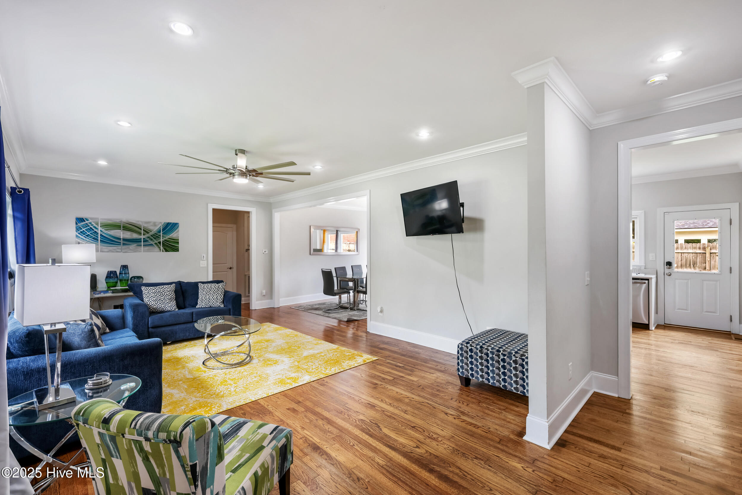 827 Colonial Drive Property Photo 3