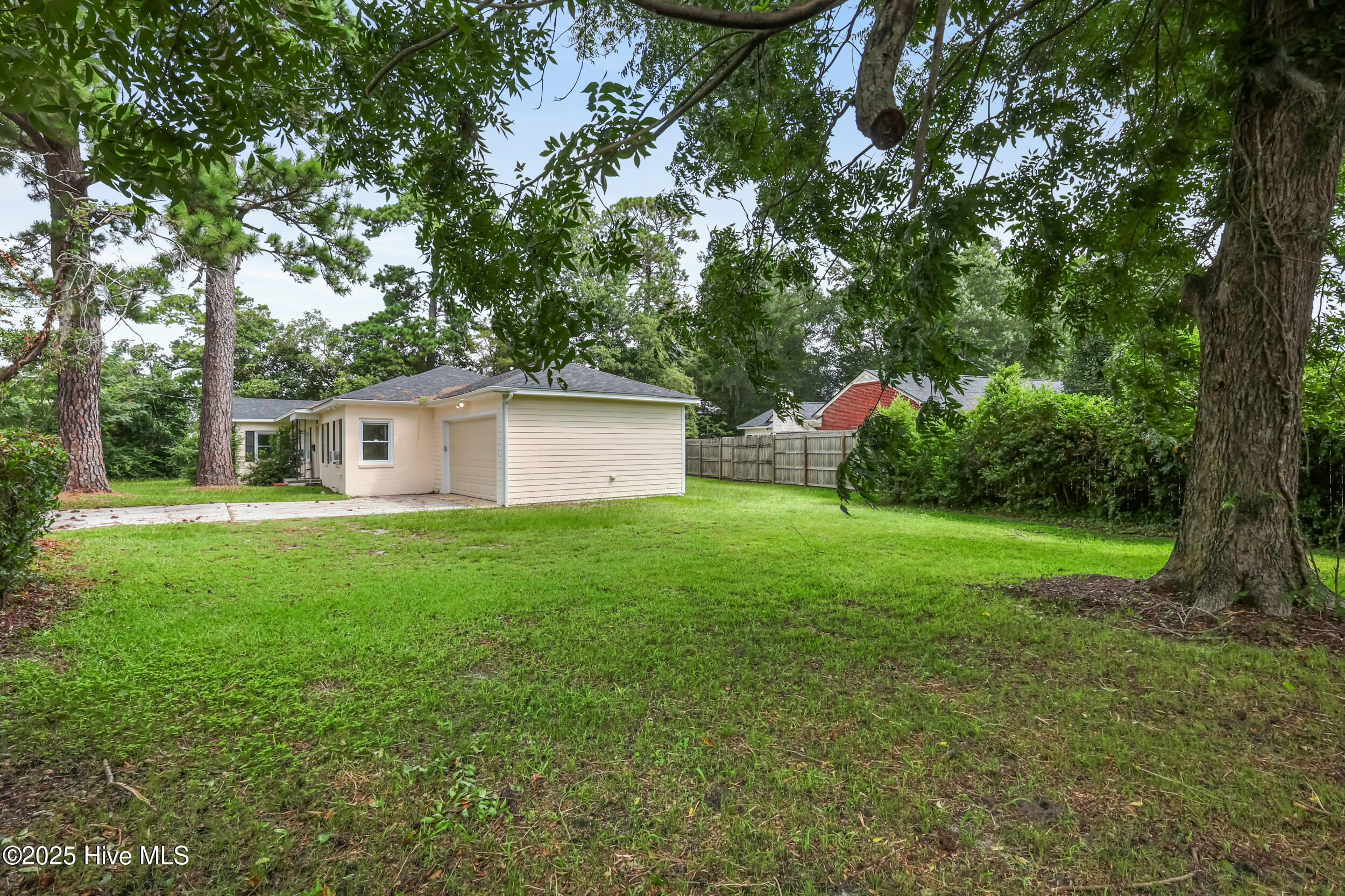827 Colonial Drive Property Photo 27