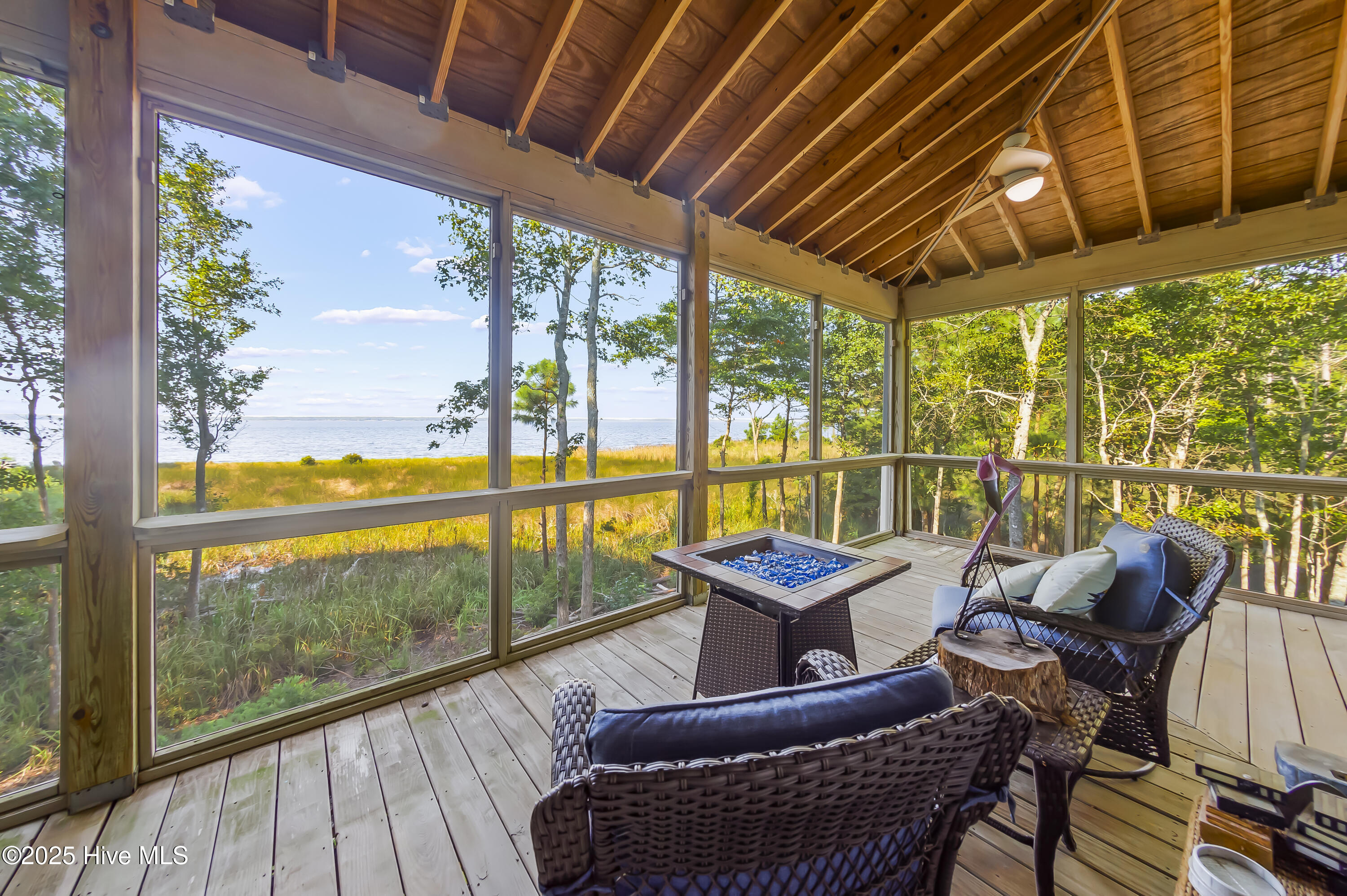 452 Indian Bluff Drive Property Photo 1