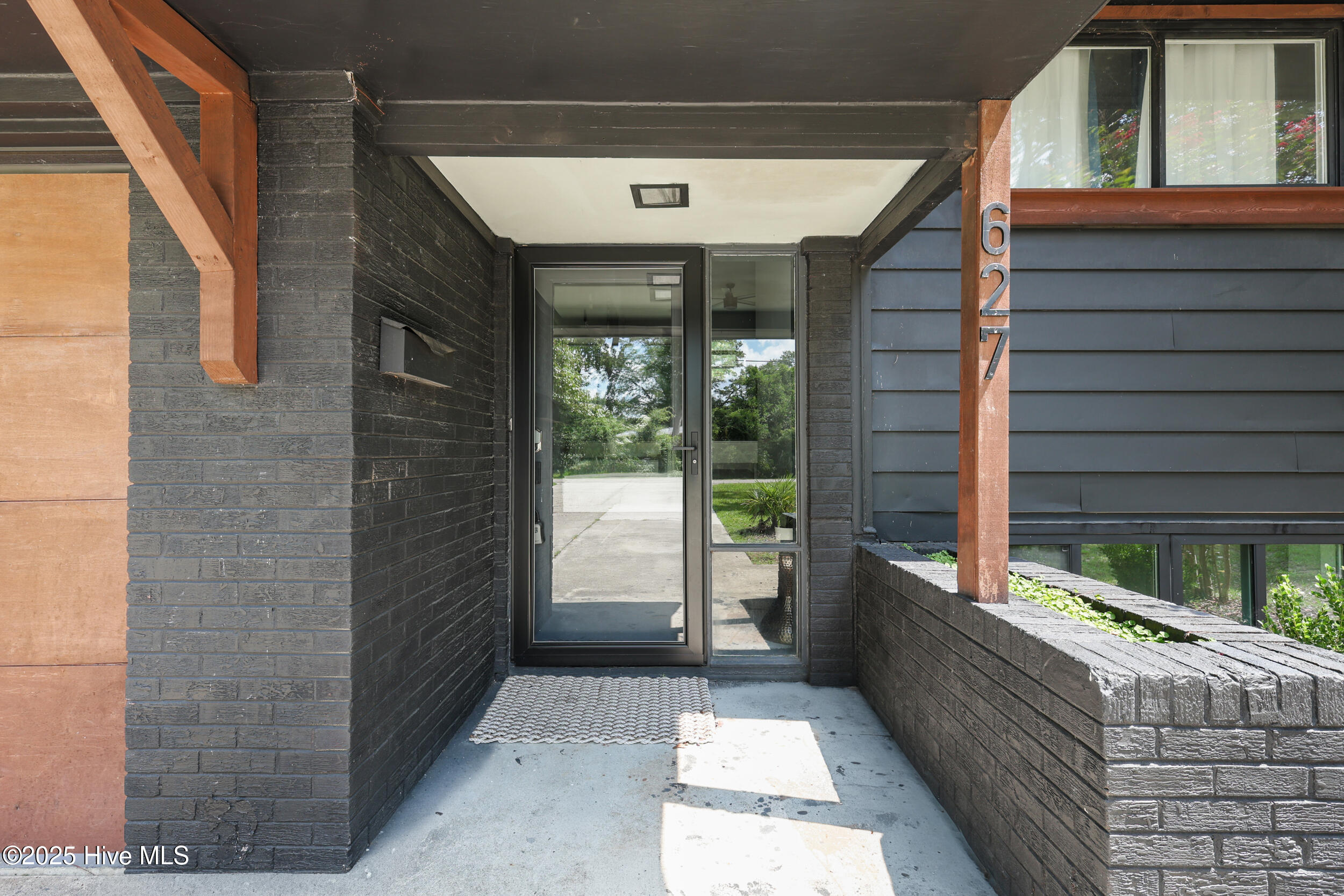 627 Jennings Drive Property Photo 4