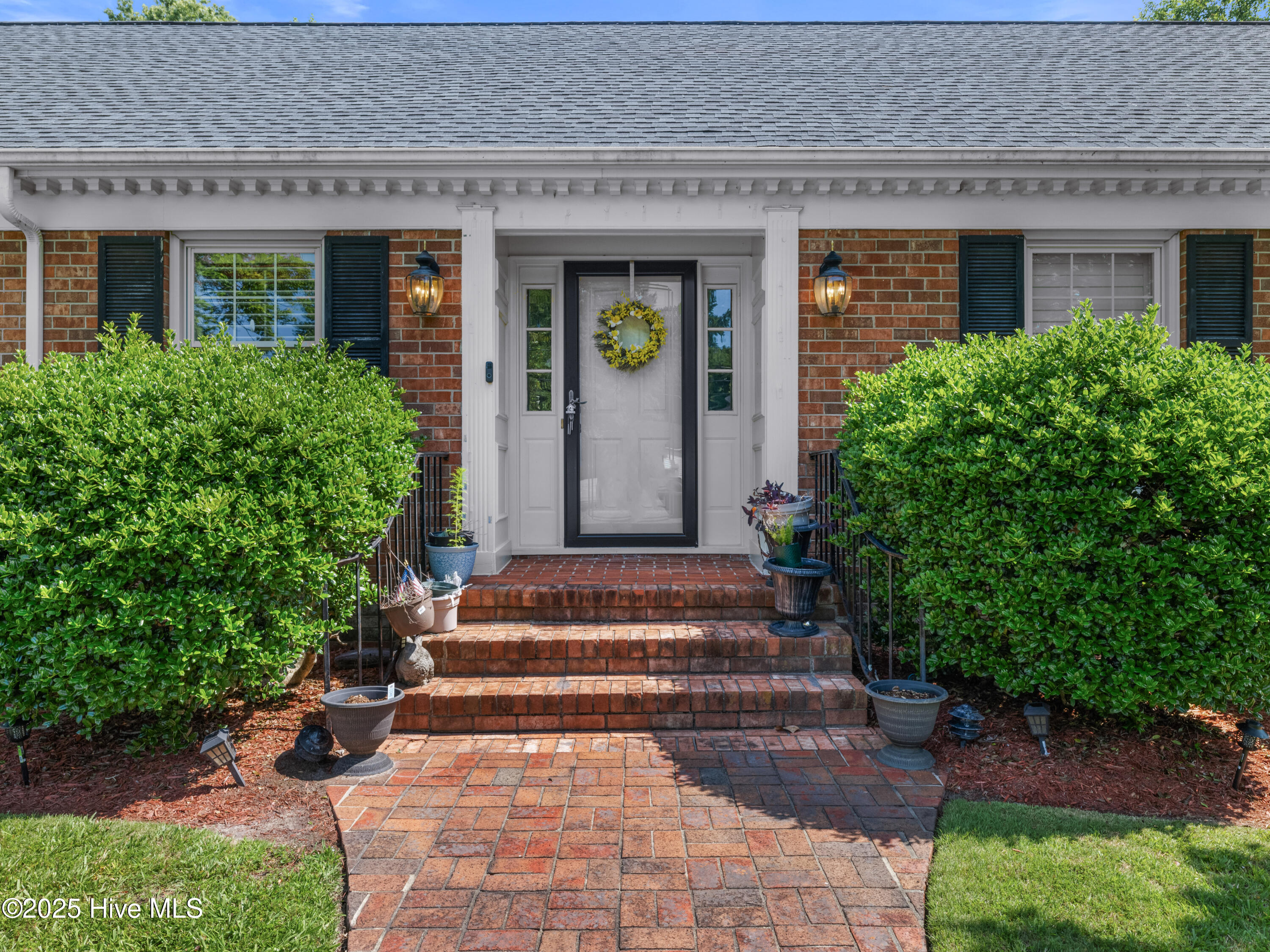 1911 Pawnee Drive Property Photo 1