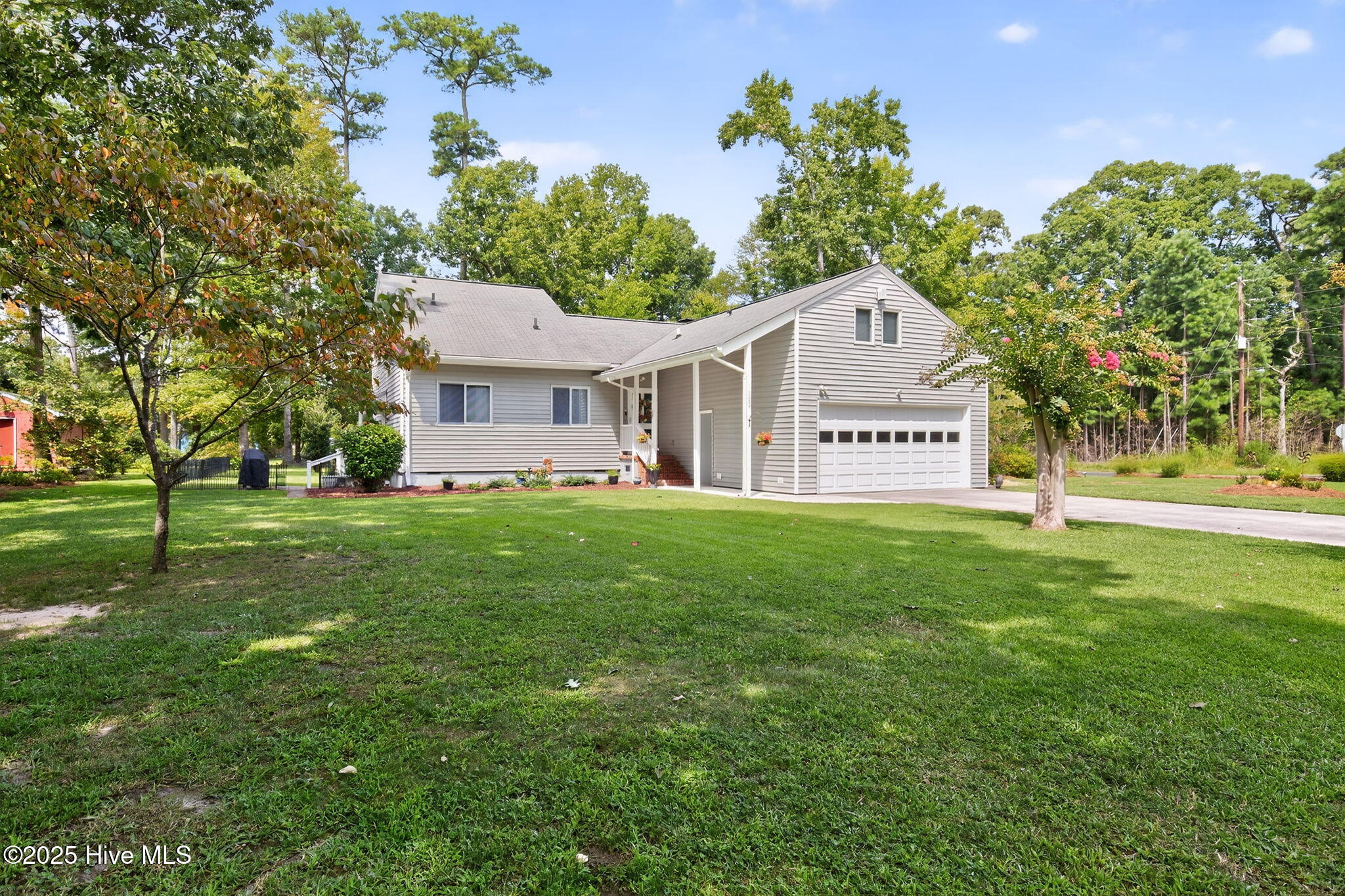 102 Sycamore Street Property Photo 1