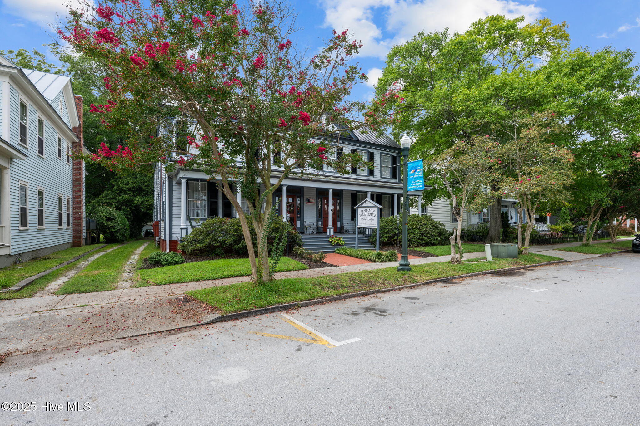215 Pollock Street Property Photo 8