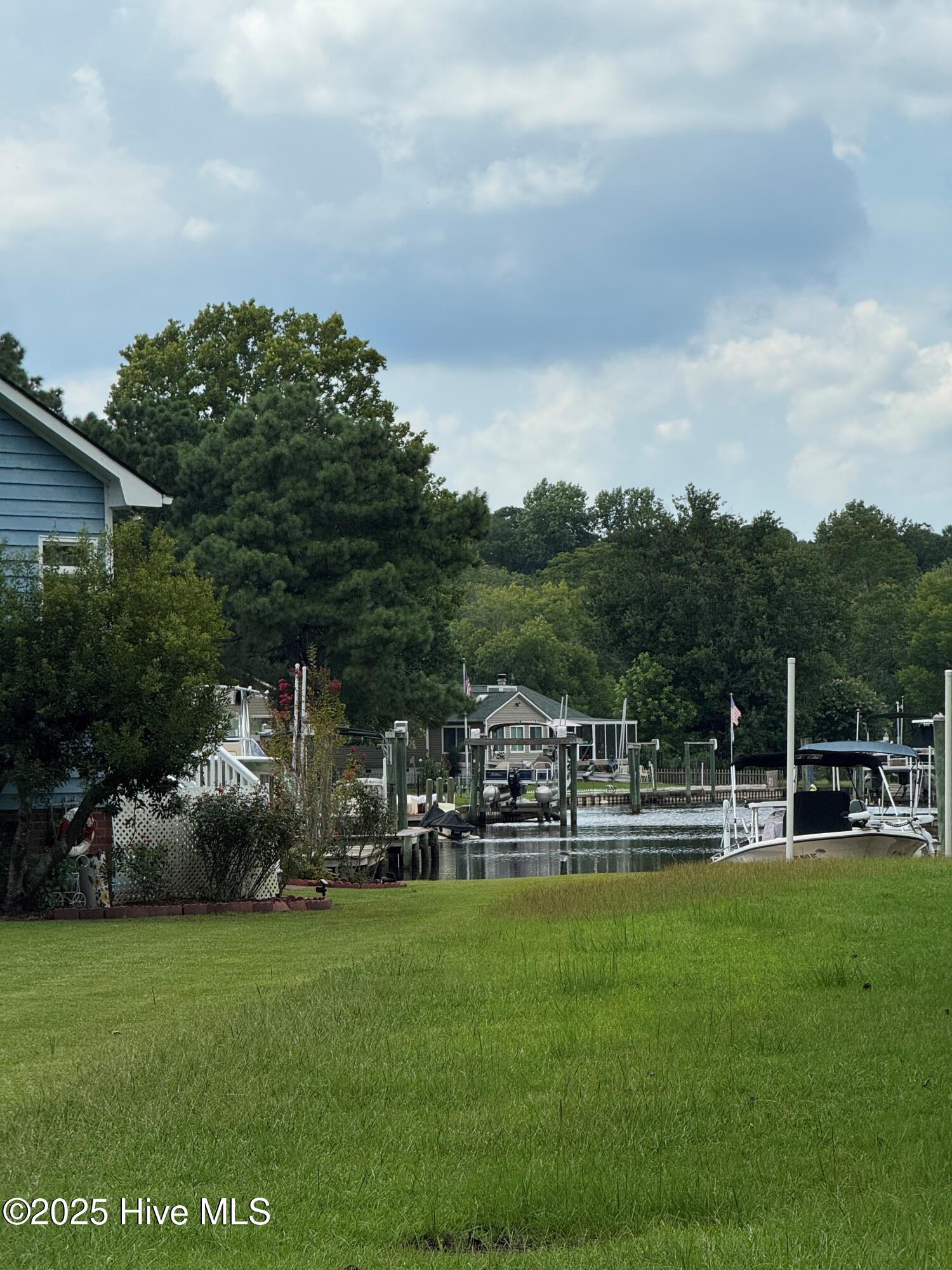 113 Channel Run Drive Property Photo 2