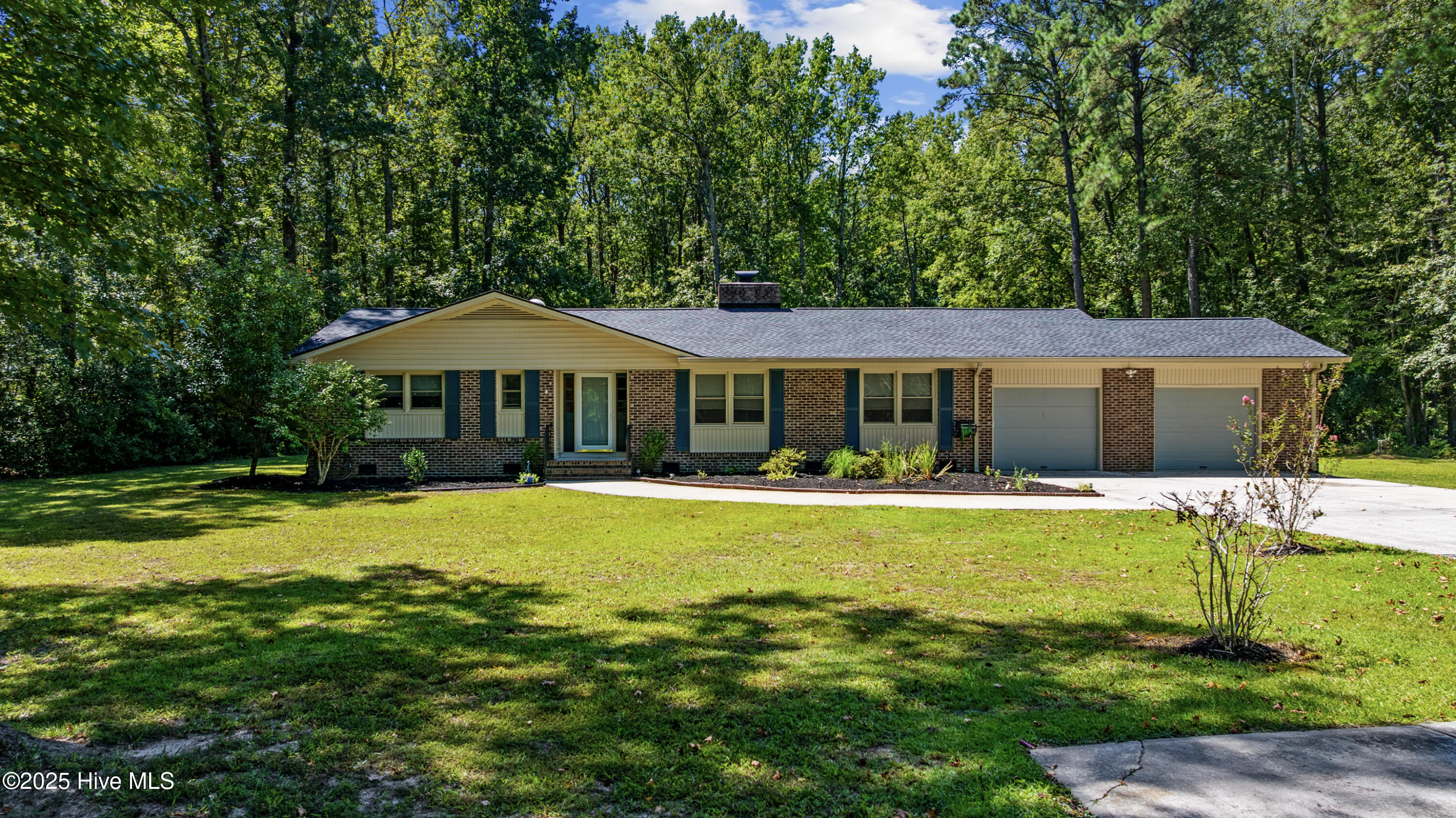 10 Pinewood Drive Property Photo 1