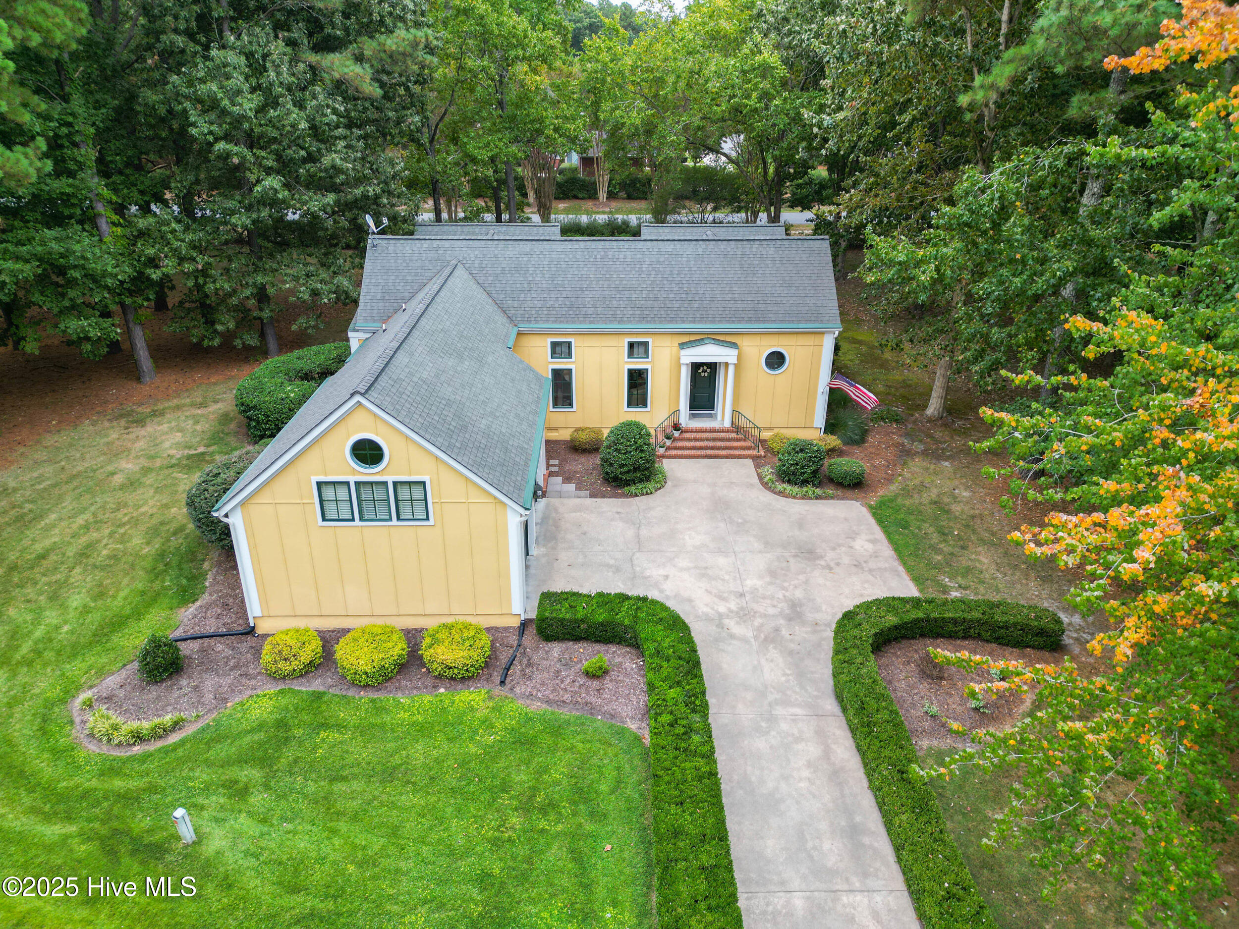 110 Trent Circle Property Photo 1