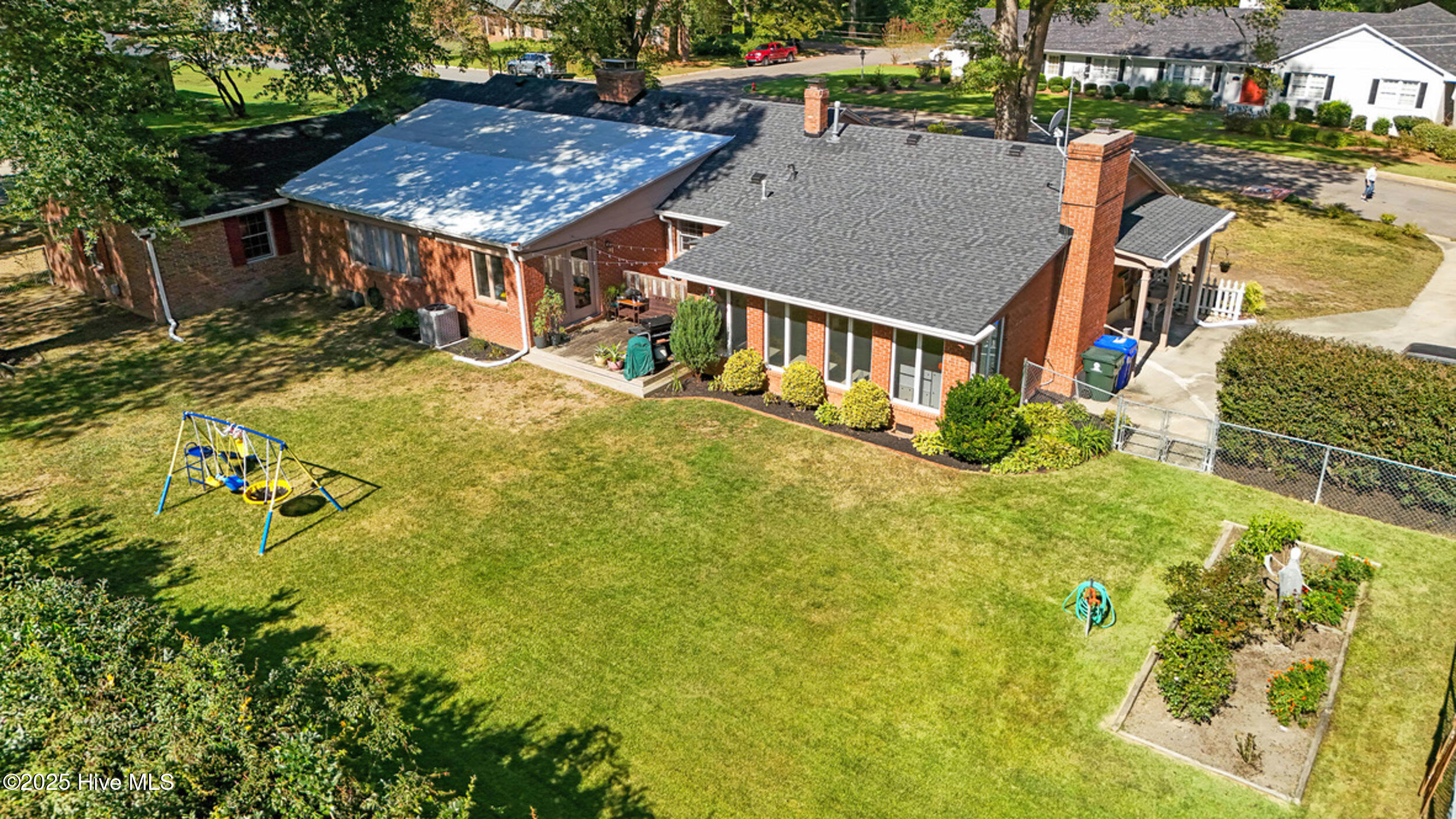 321 Circle Drive Property Photo 3