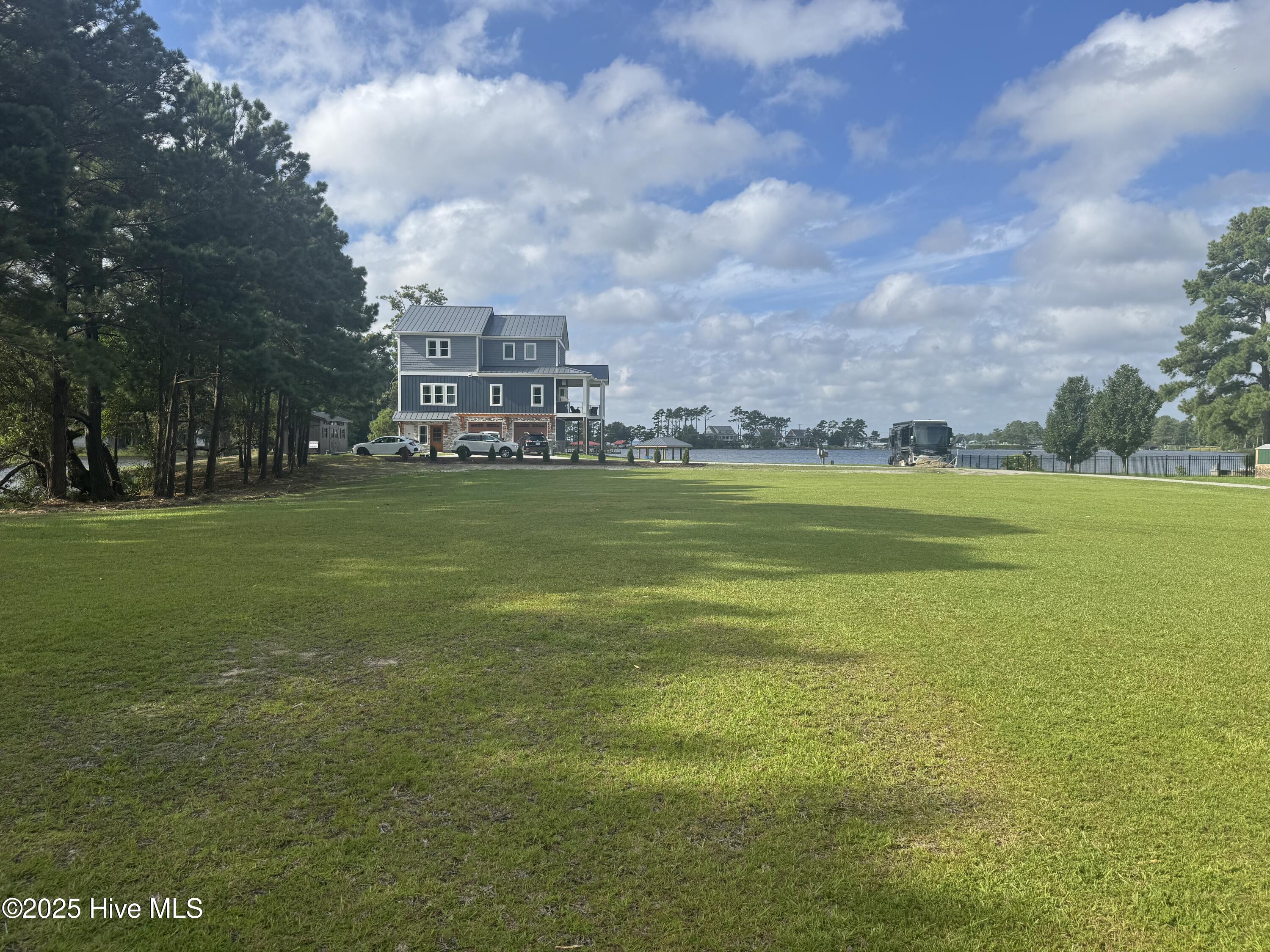 563 Creek Place Road Property Photo 3