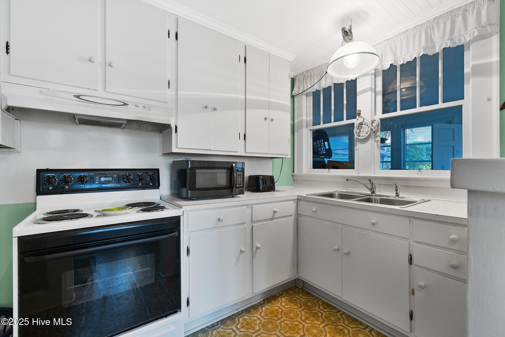 515 N Pine Lane Property Photo 8