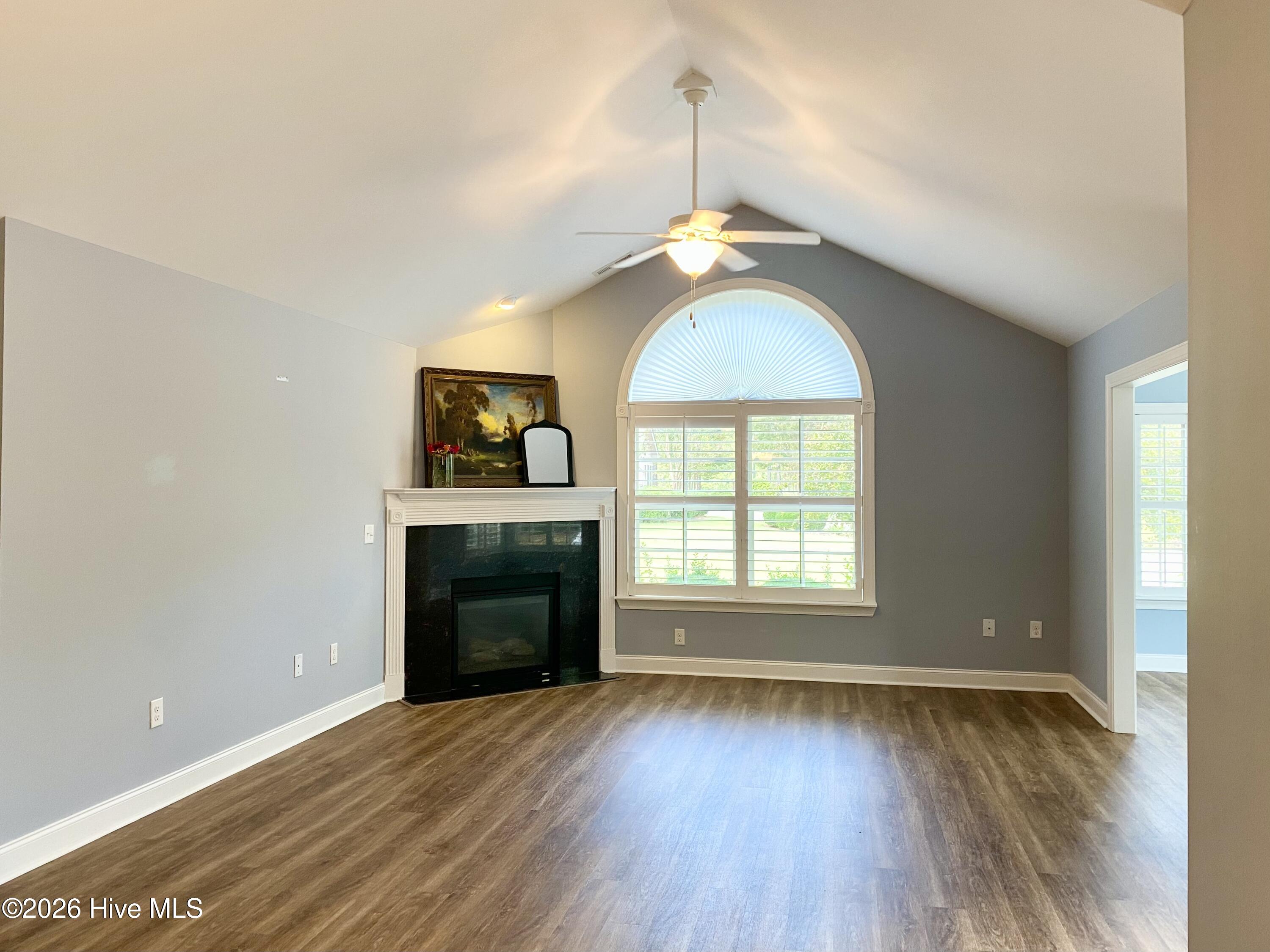 123 W Chelsea Court Property Photo 1