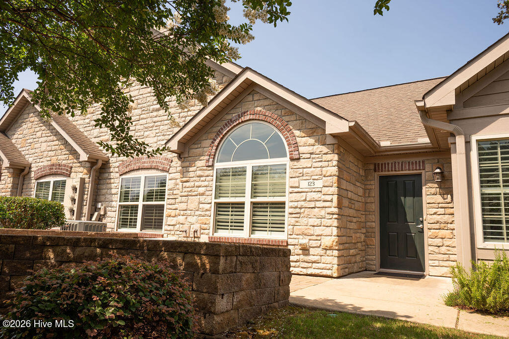 123 W Chelsea Court Property Photo 4