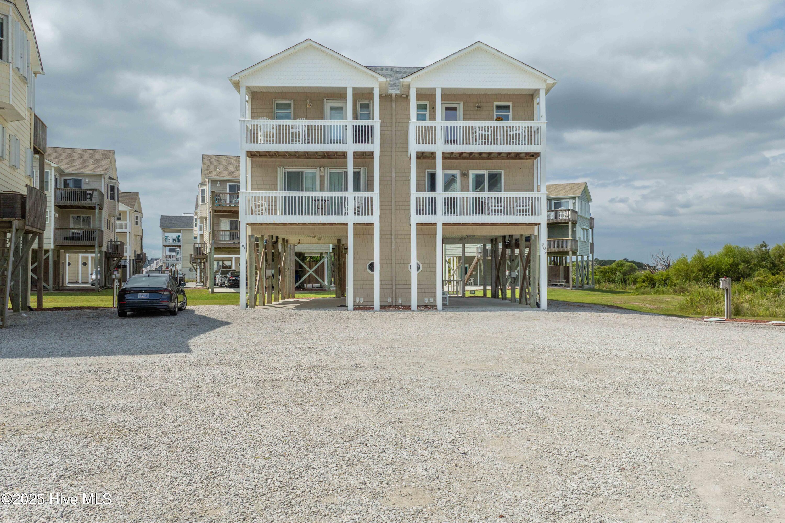 209 Pinellas Bay Drive Property Photo 1