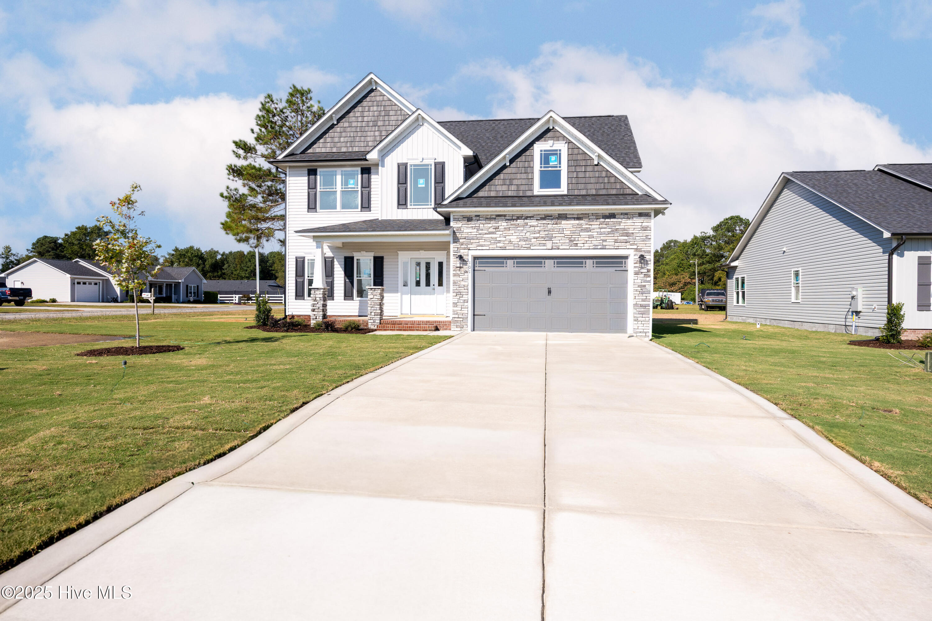 101 Sunny Acres Lane Property Photo 1