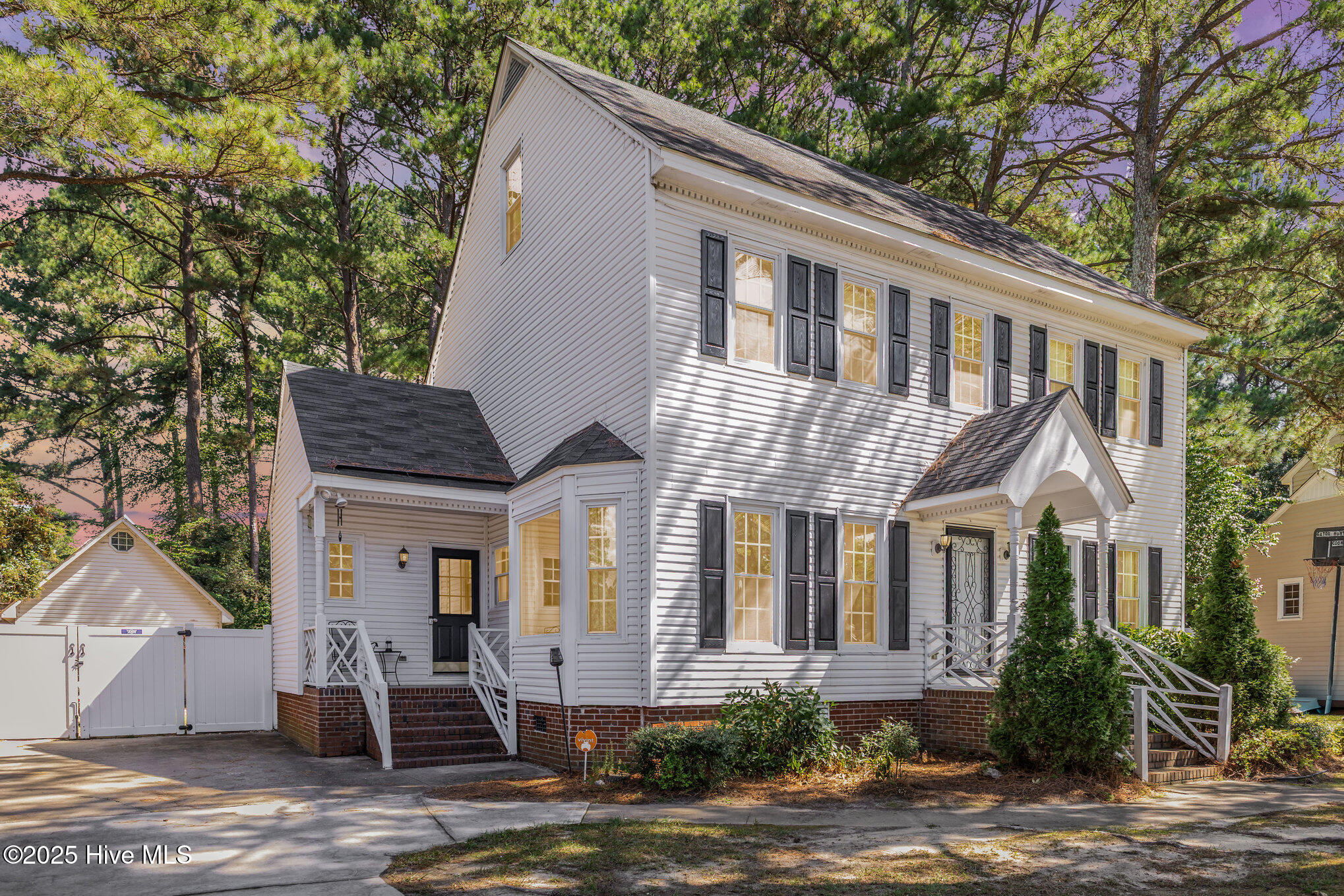 2112 Burnside Drive Property Photo 1