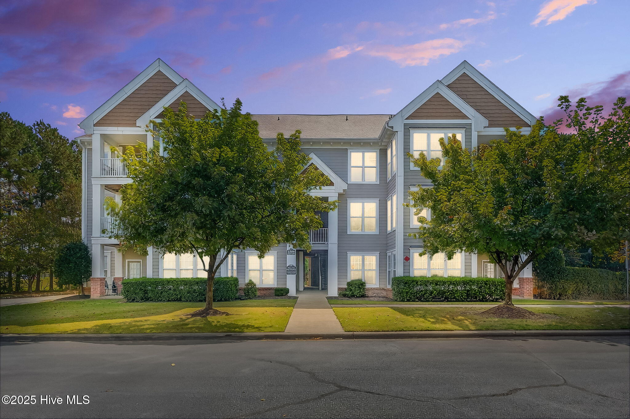 1812 Parkside Village Drive Property Photo 1