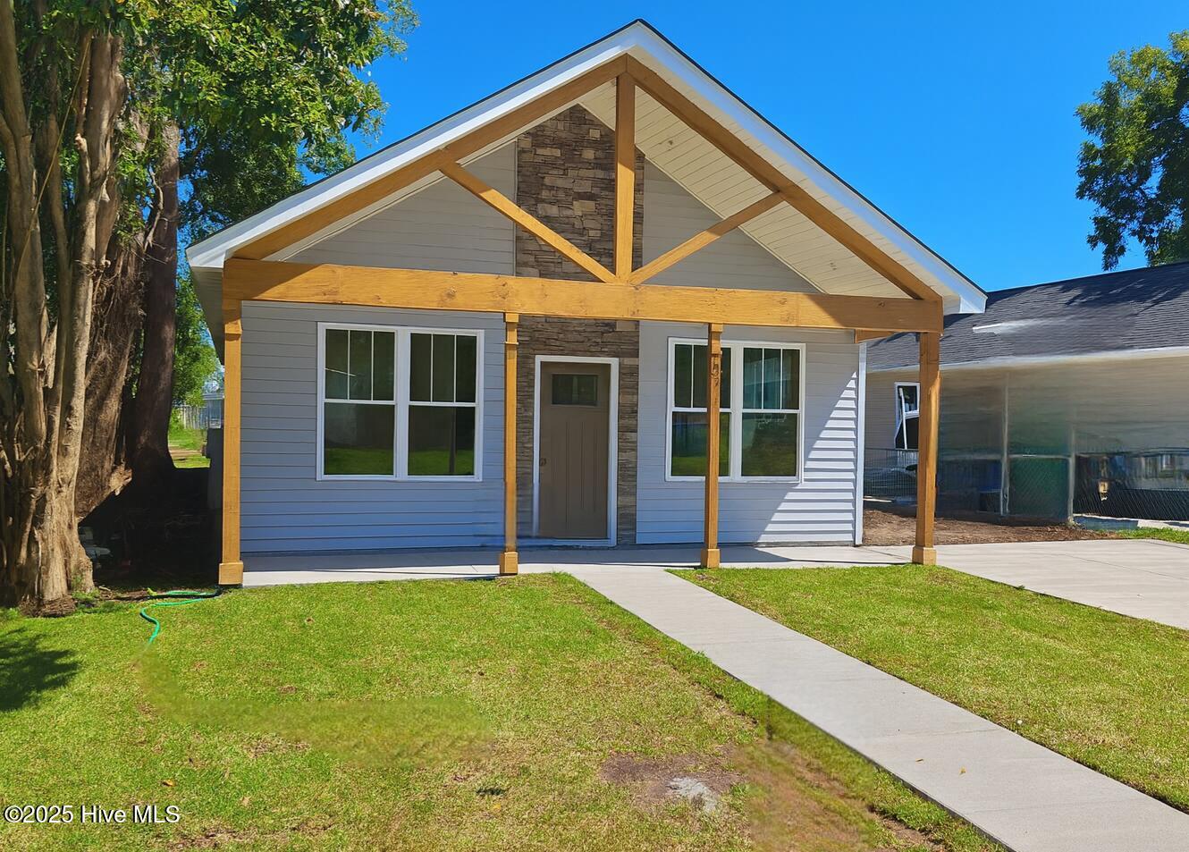 227 Hammond Street Property Photo 1