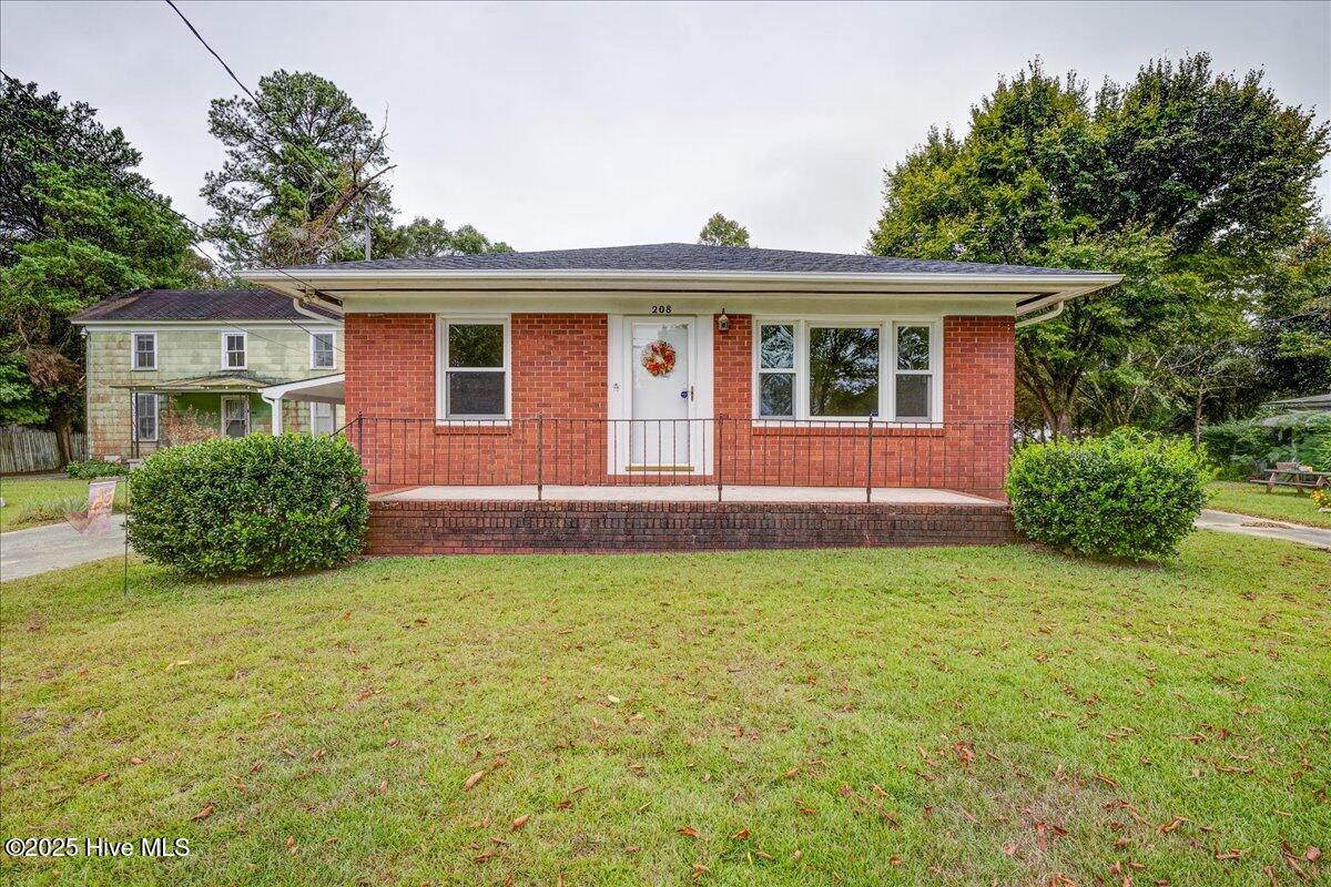 208 W Lakeview Drive