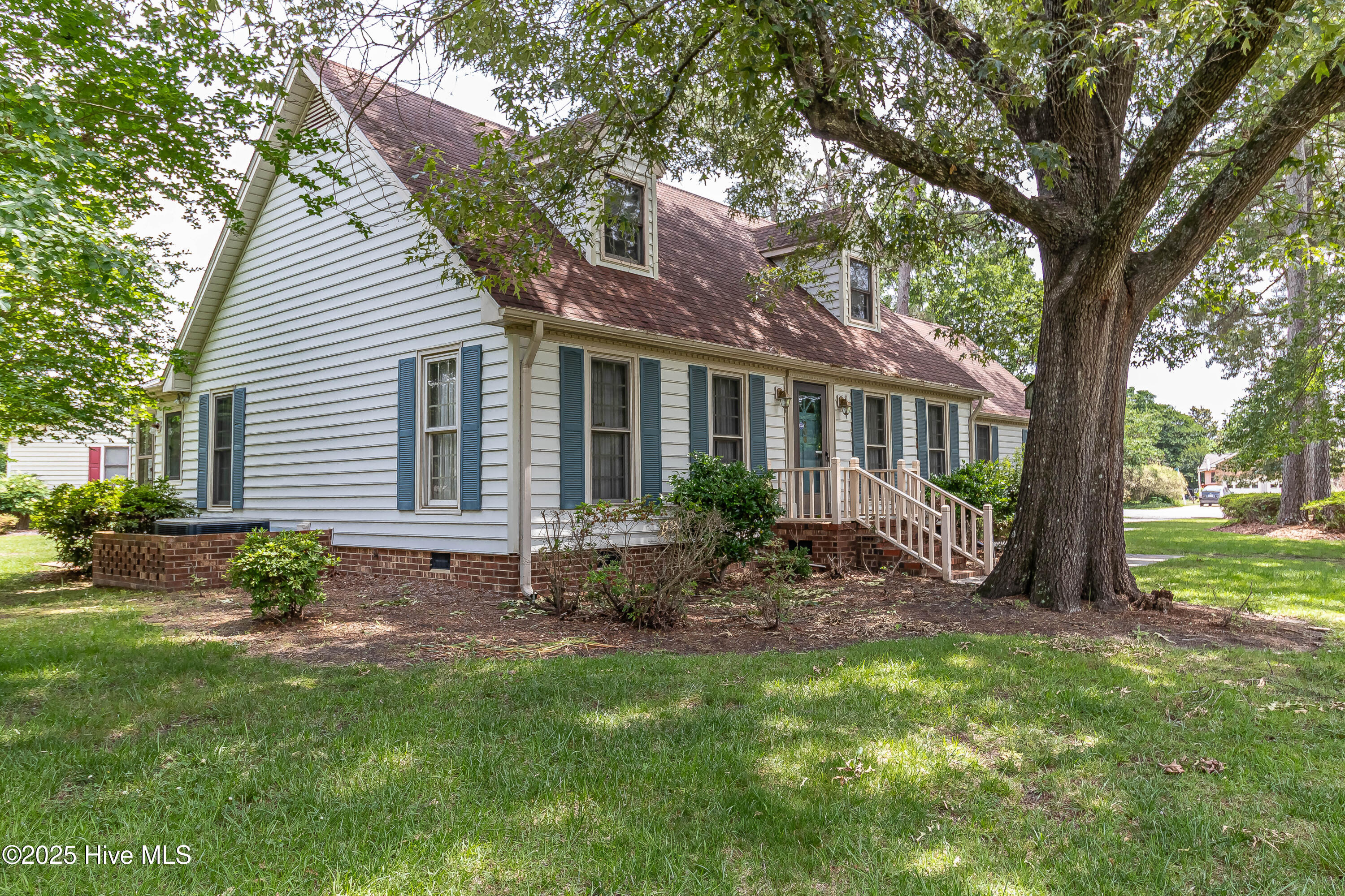 206 Maplewood Drive Property Photo 6