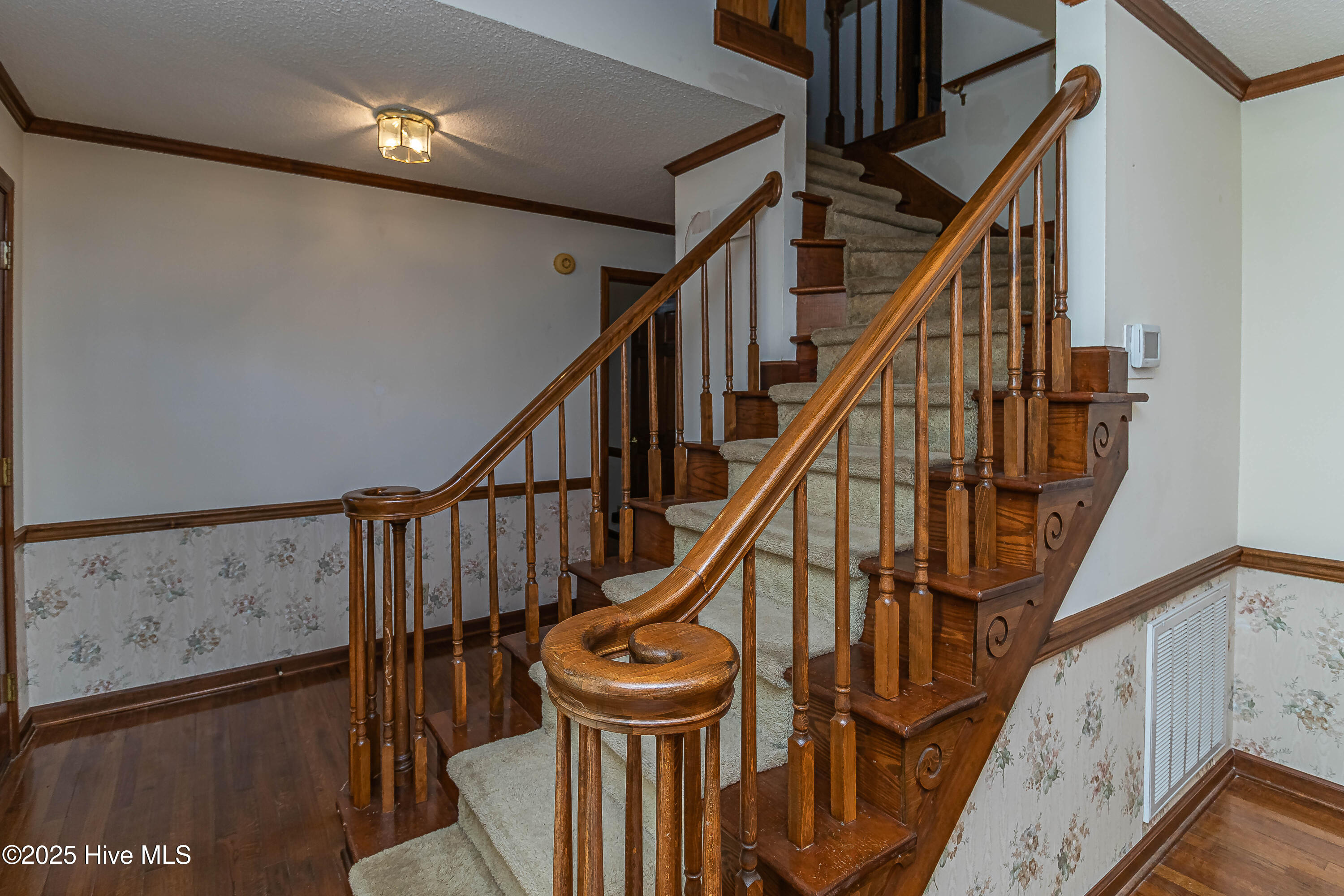 206 Maplewood Drive Property Photo 8