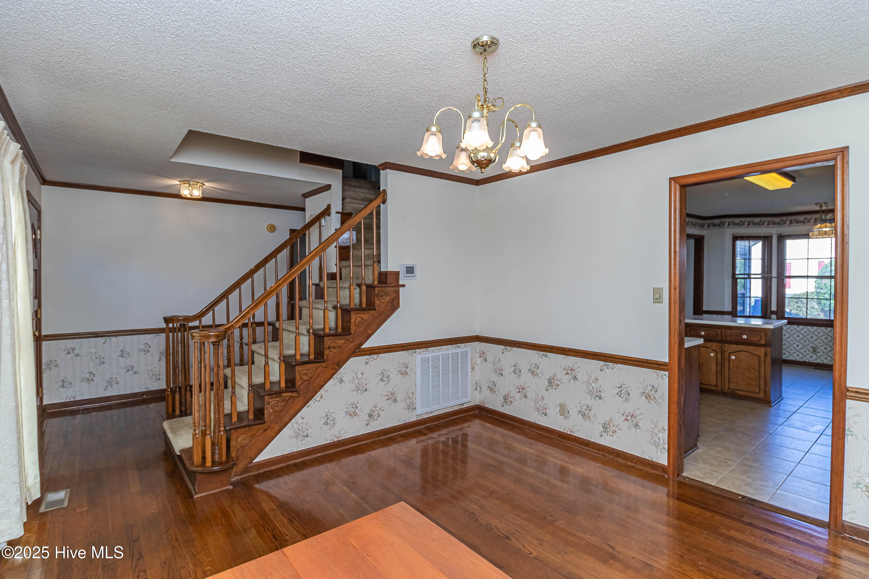 206 Maplewood Drive Property Photo 9