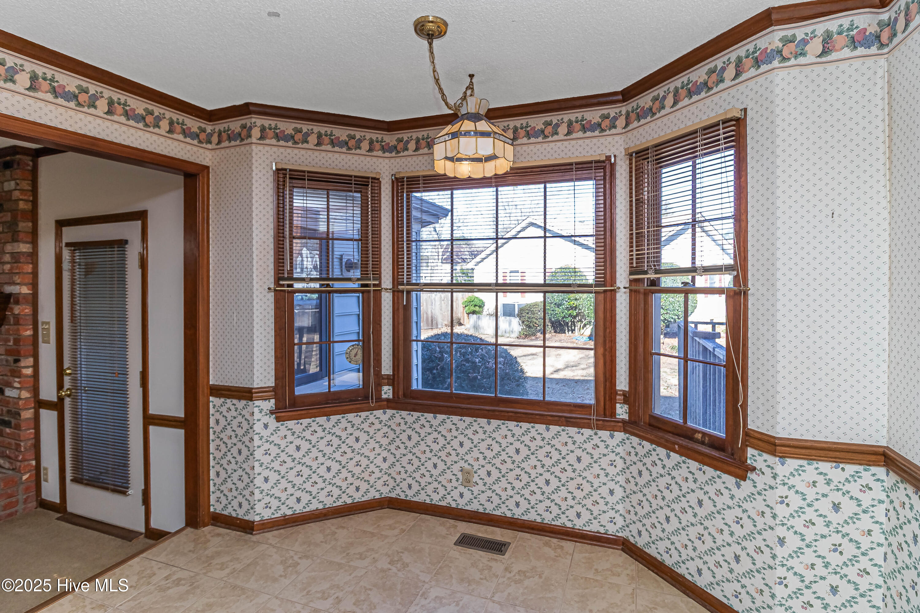206 Maplewood Drive Property Photo 15