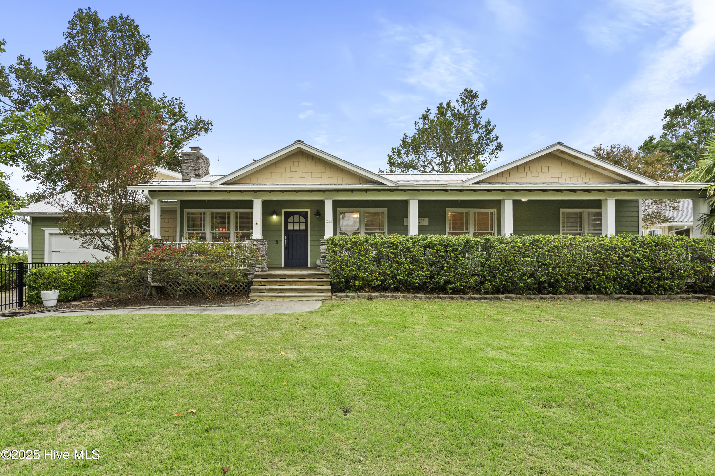 211 Riverside Drive Property Photo 1