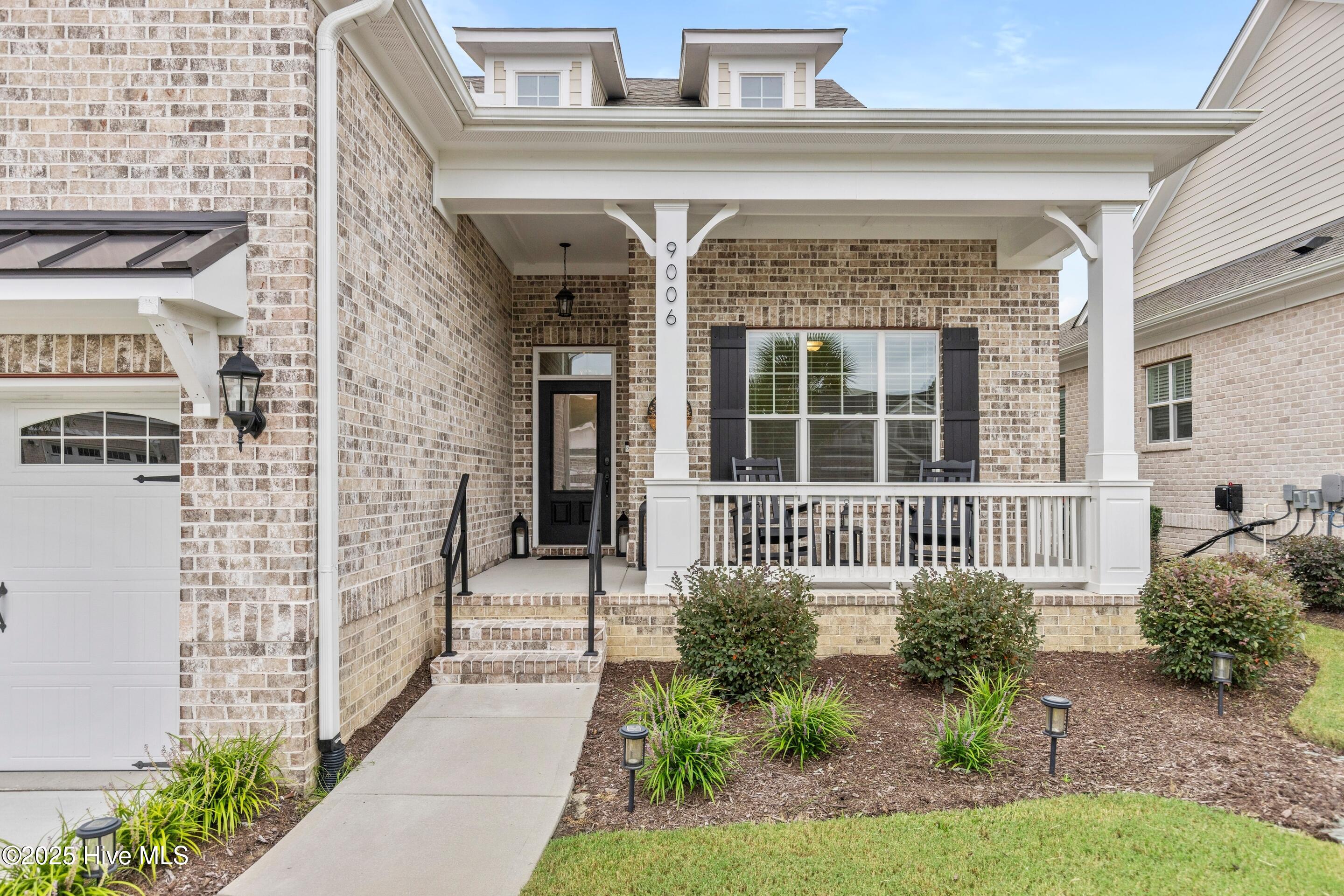 9006 Mango Bay Court Property Photo 3