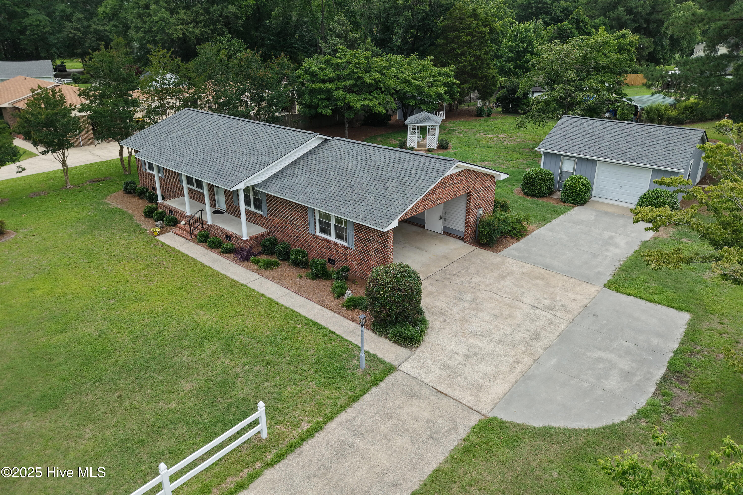 2704 Forrest Drive Property Photo 1