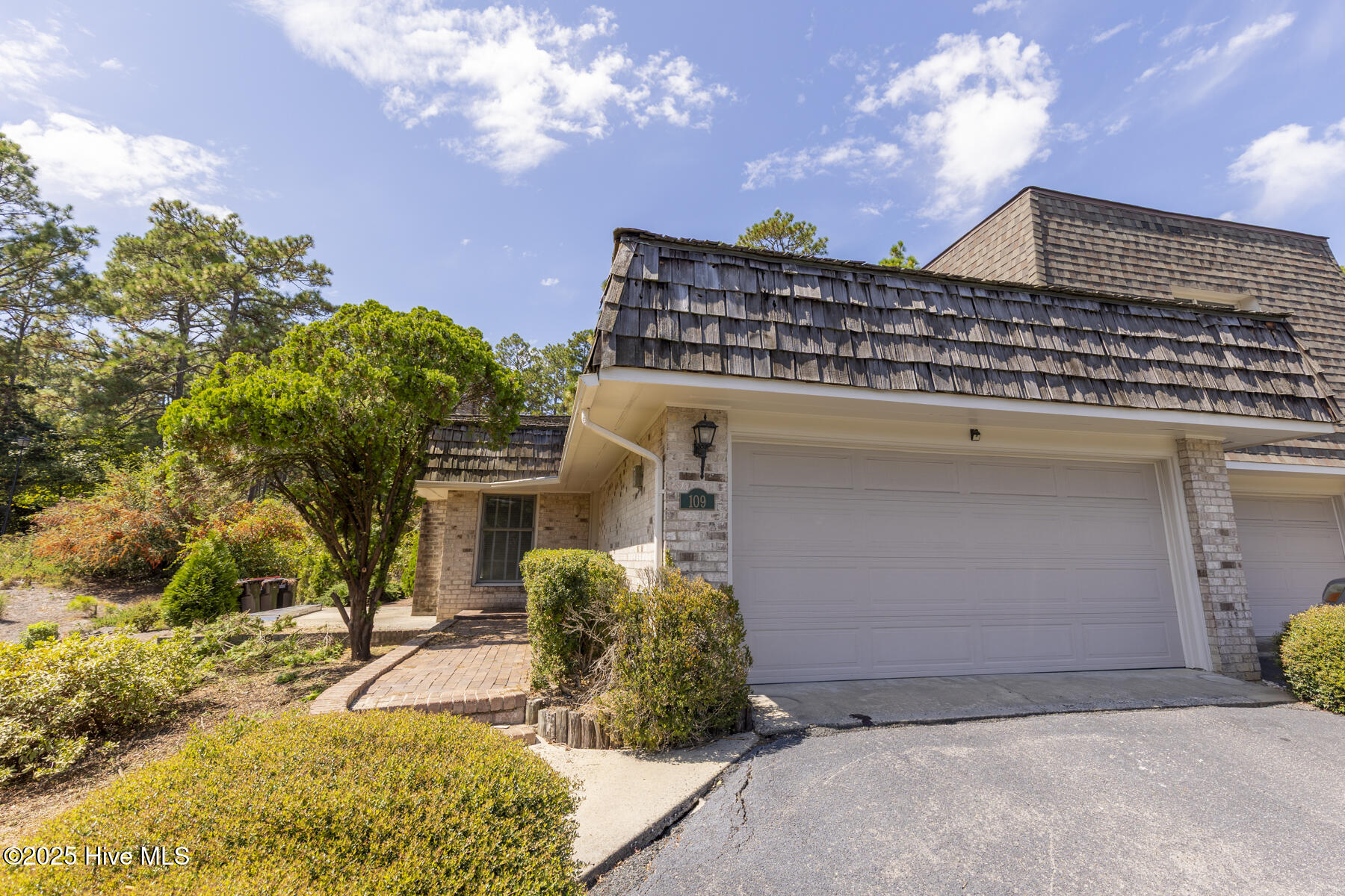109 Wimbledon Drive Property Photo 1
