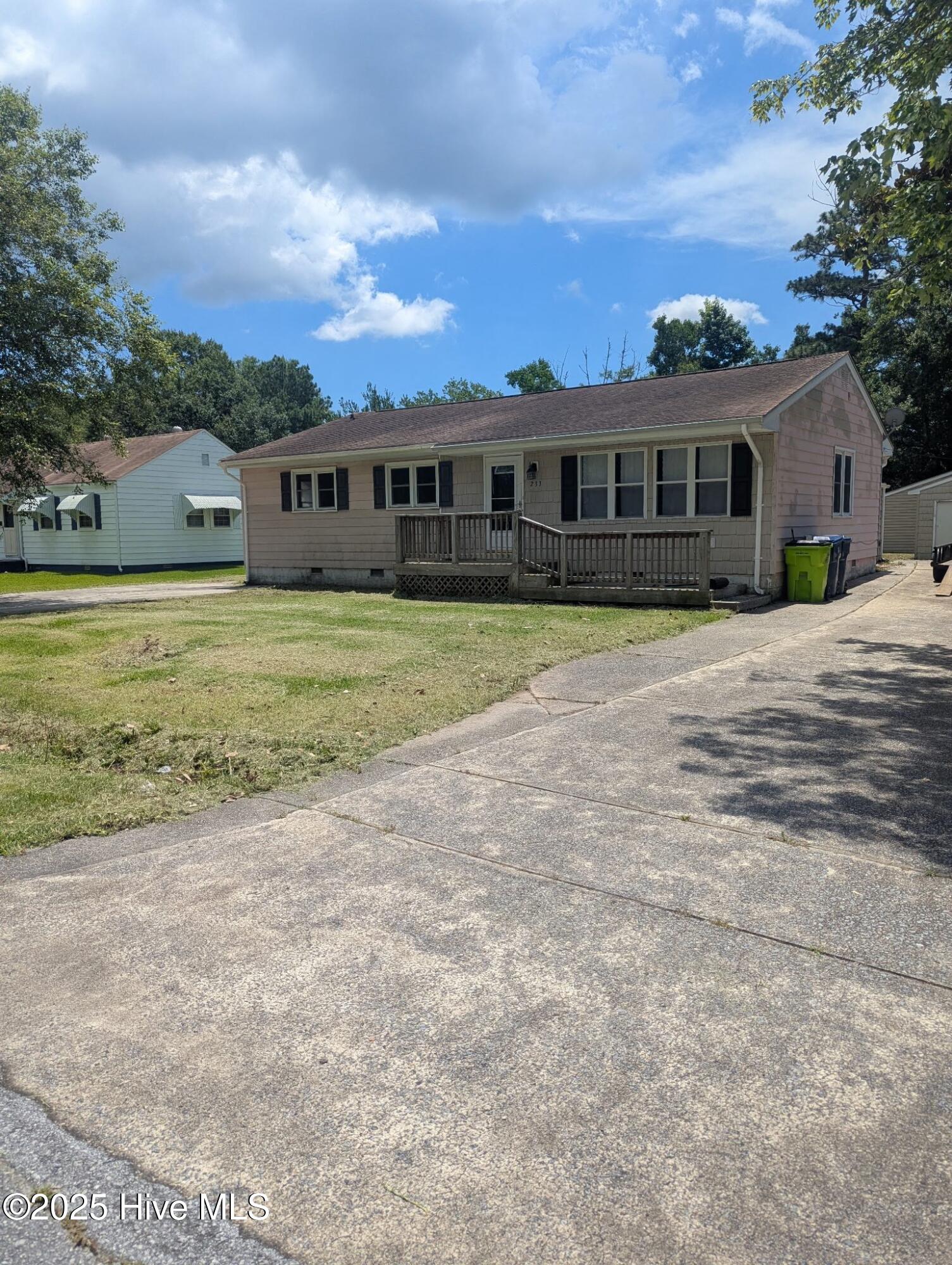 233 Kenneth Boulevard Property Photo 1