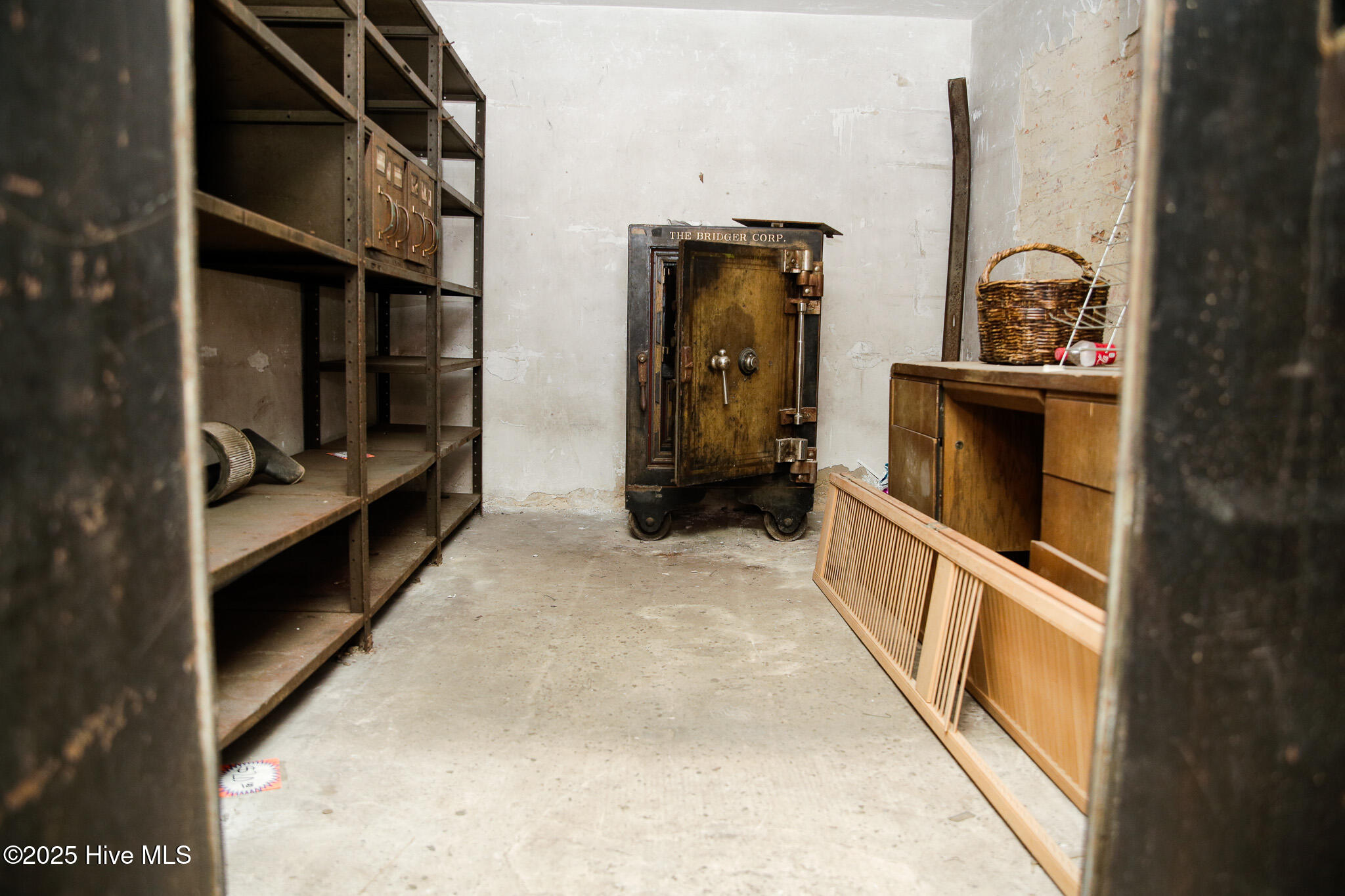 100 Railroad Street Property Photo 33